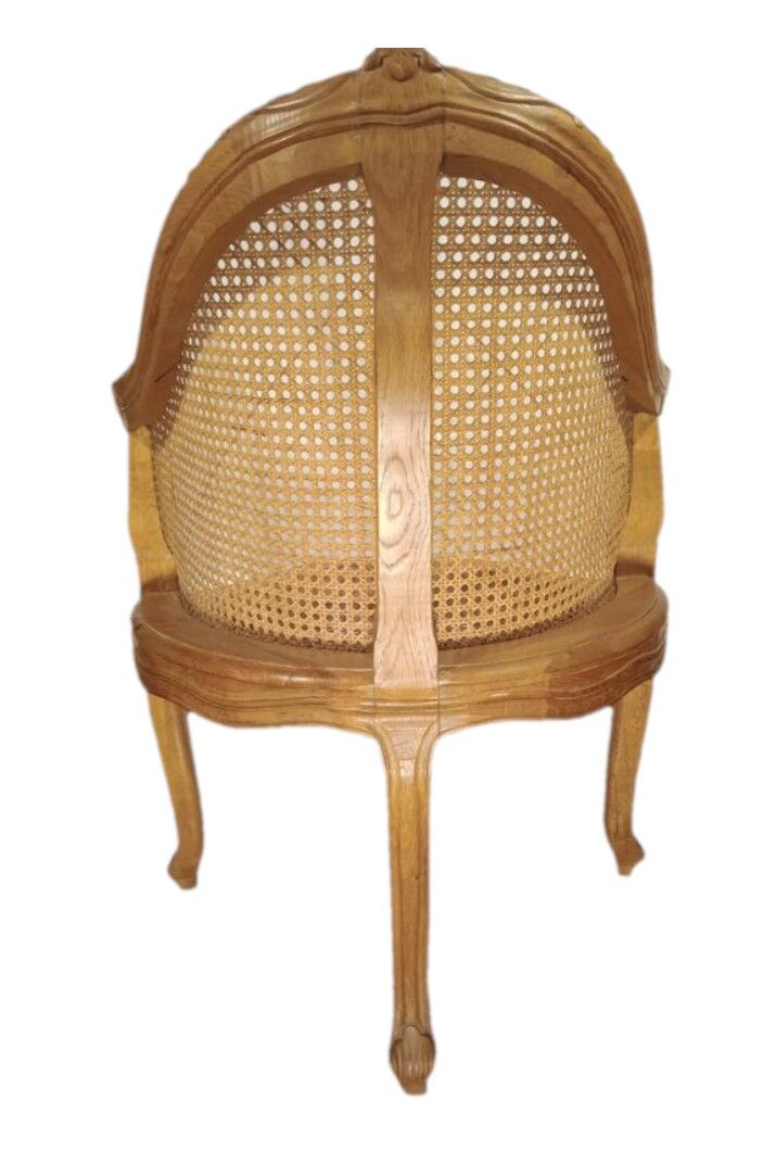 Armchair in solid oak with caning and a central leg (known as couillard), 89x68cm.