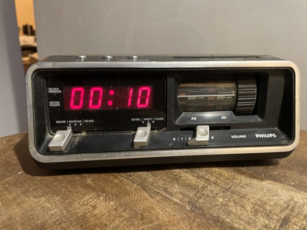Philips vintage wake-up radio