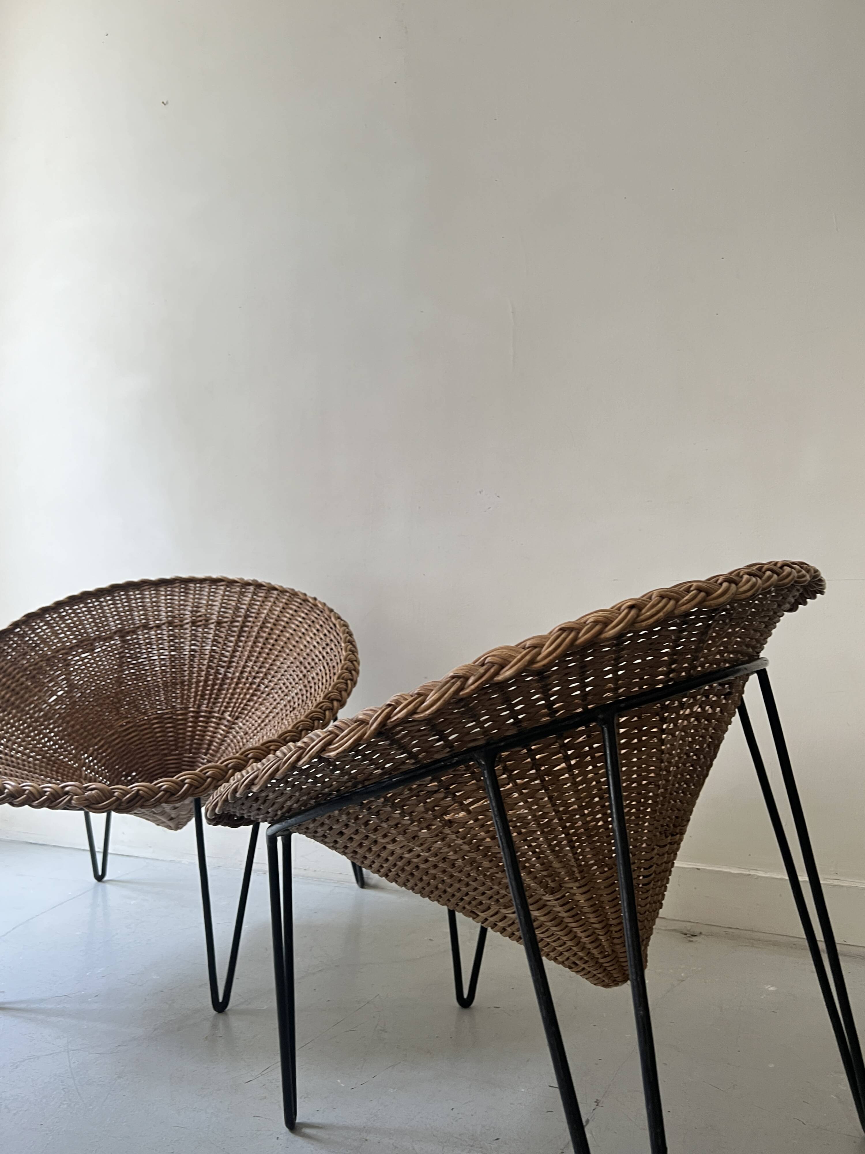 Italian sunflowers armchair in rattan and black metal, 1950s design.