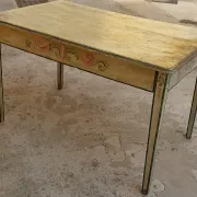 Lacquered wooden writing table, lacquered and painted, 18th century. Tuscan.