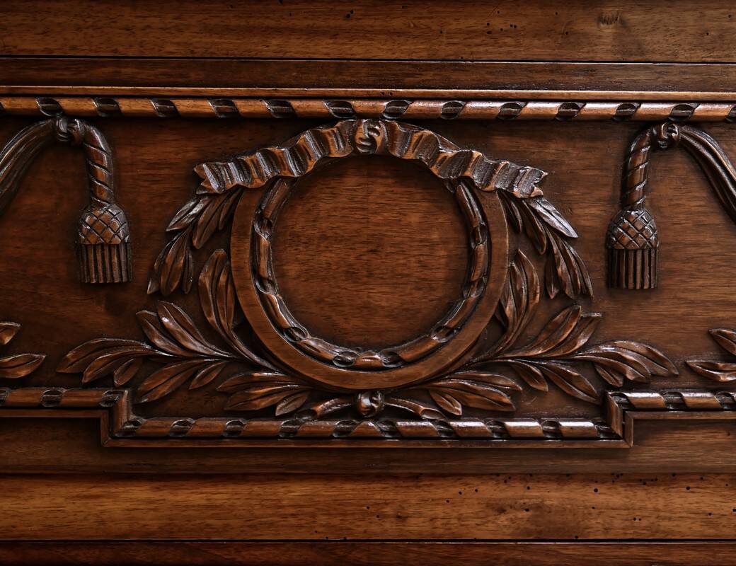 Walnut chest of drawers, Louis XVI style – Mid-20th century