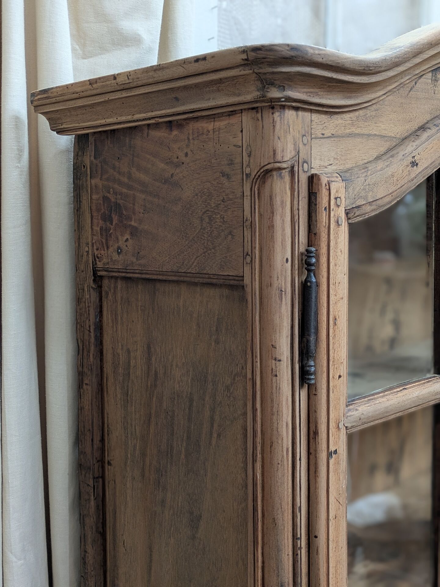 Vitrine brute Louis XV