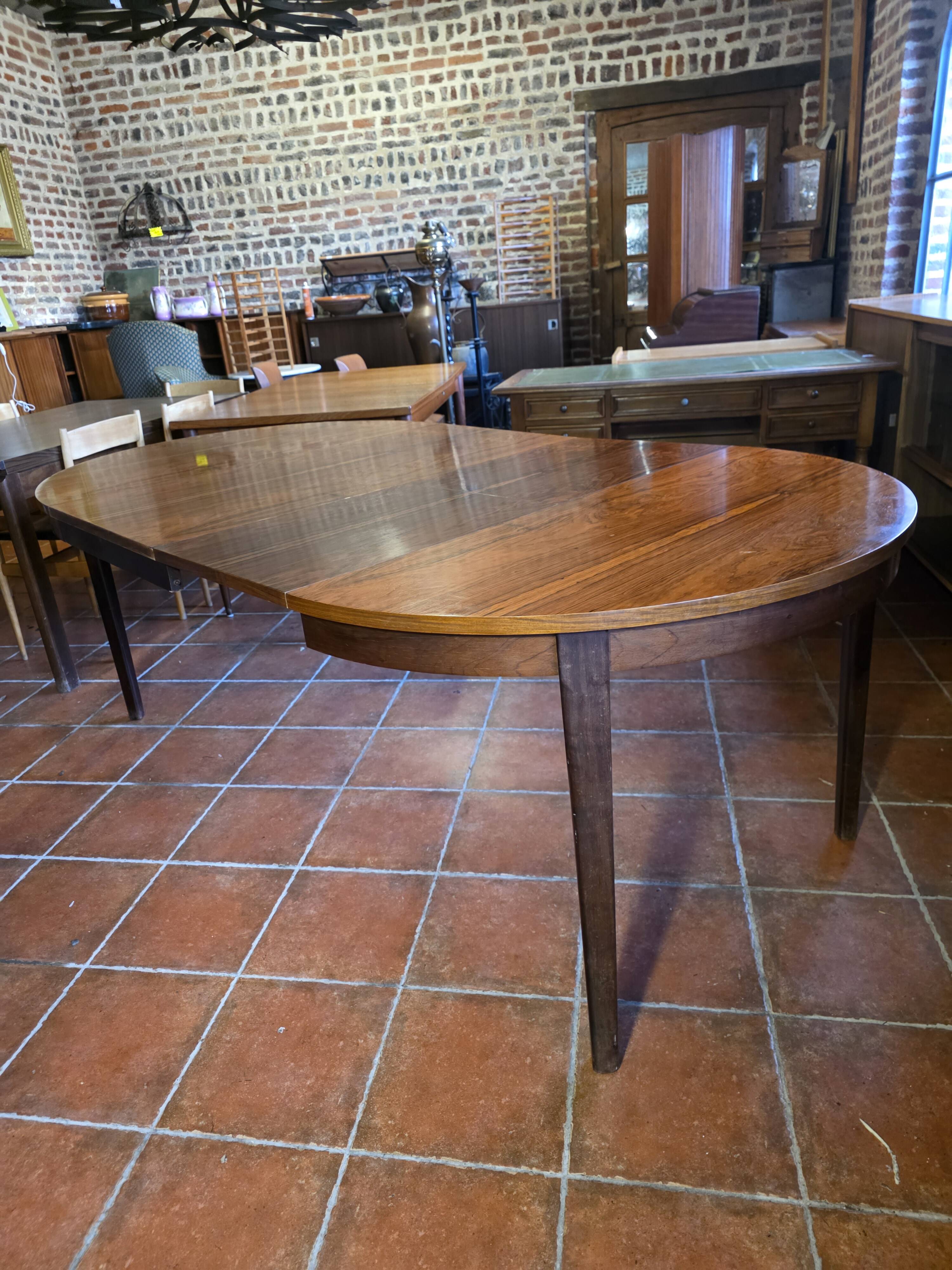 Scandinavian extendable table in rosewood from the 1960s.