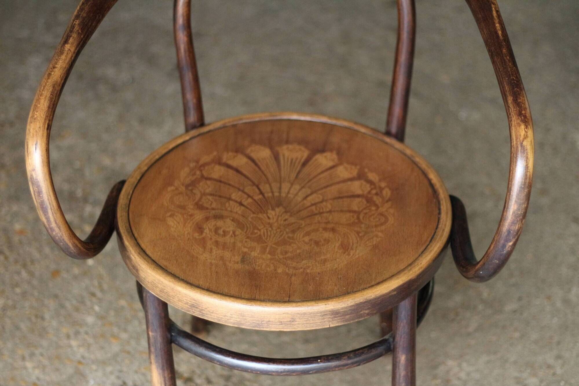 Very beautiful mundus / ungvar armchair (early 20th century) in curved beech