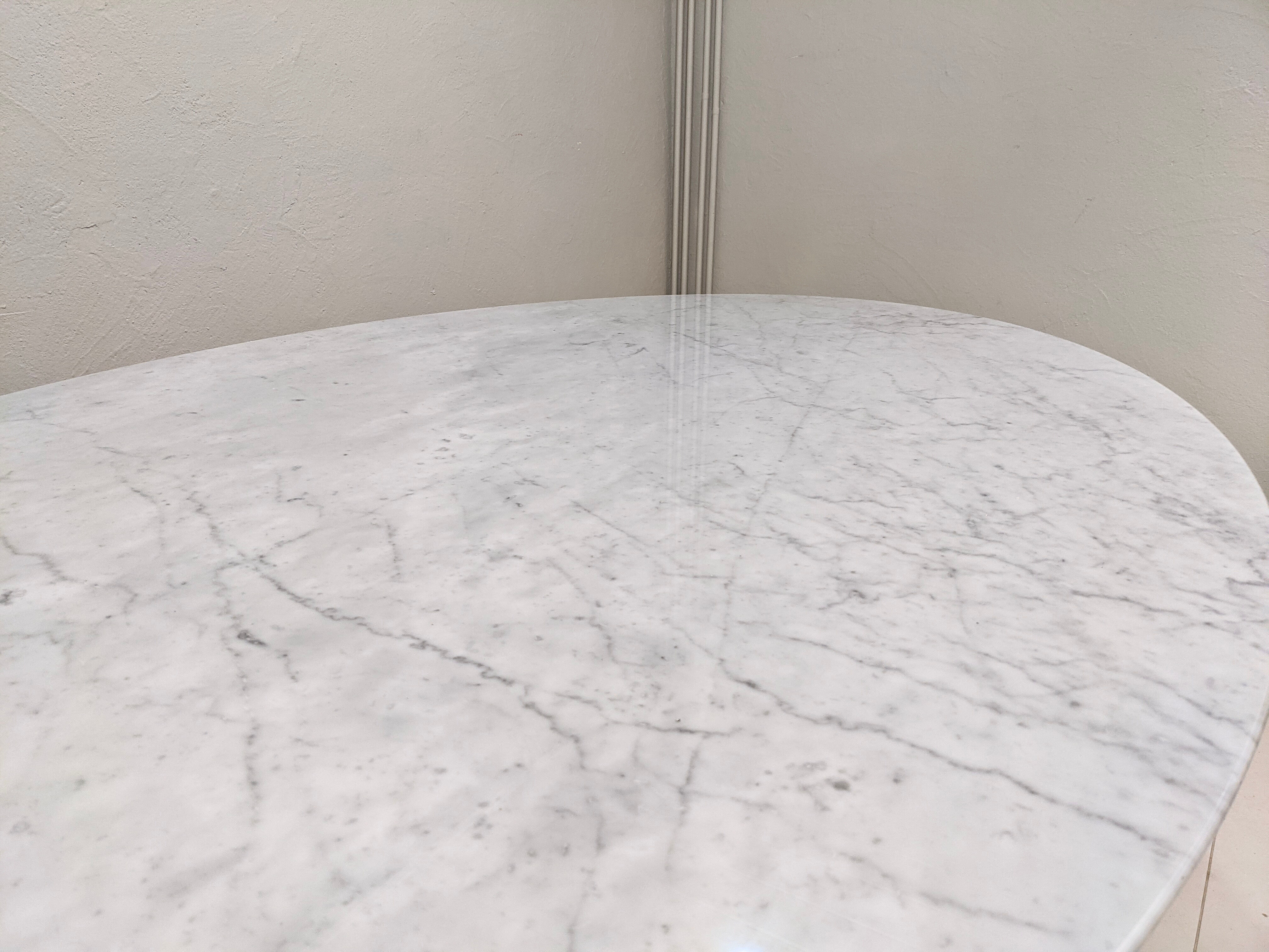 Eero Saarinen's square marble dining table for Knoll Inc. / Knoll International