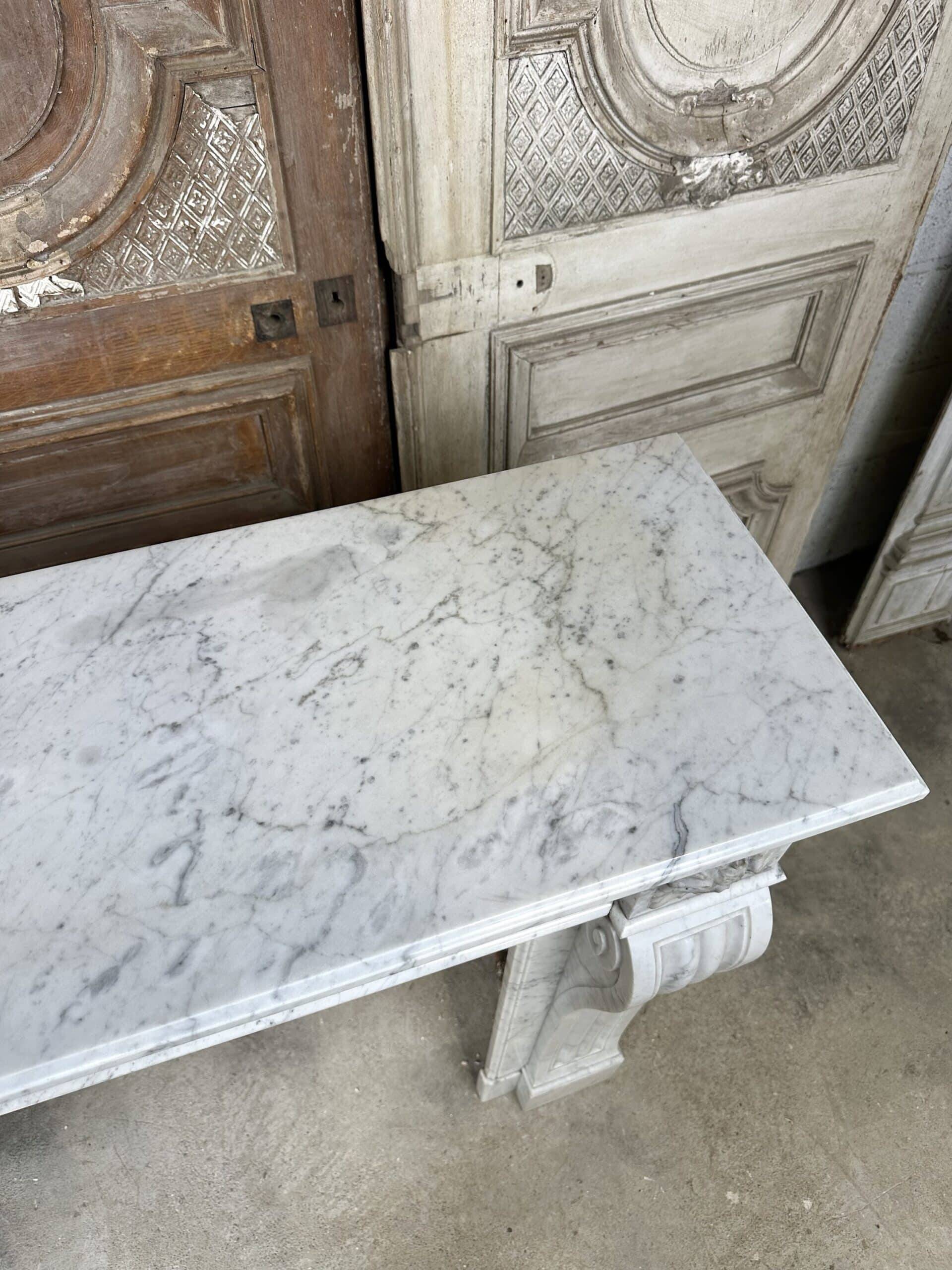 Cheminée en marbre blanc de carrare style Louis XVI vers 1890