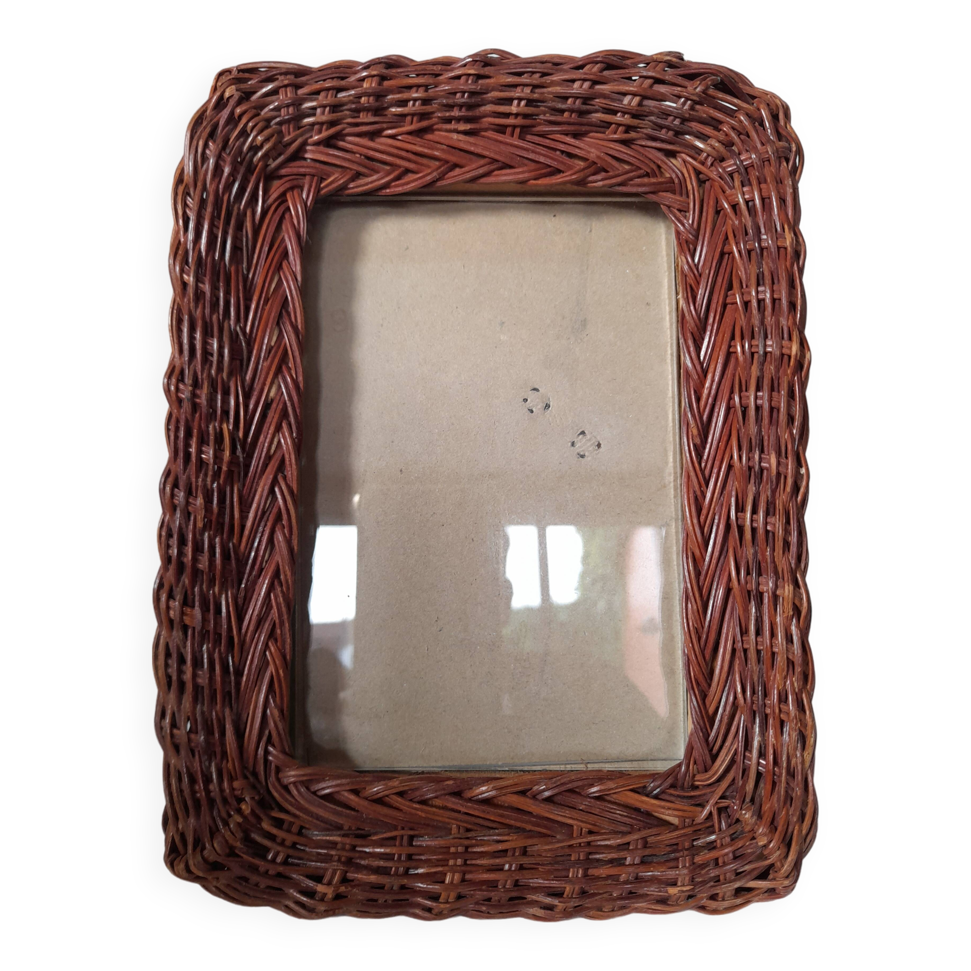 Wicker framed photo frame