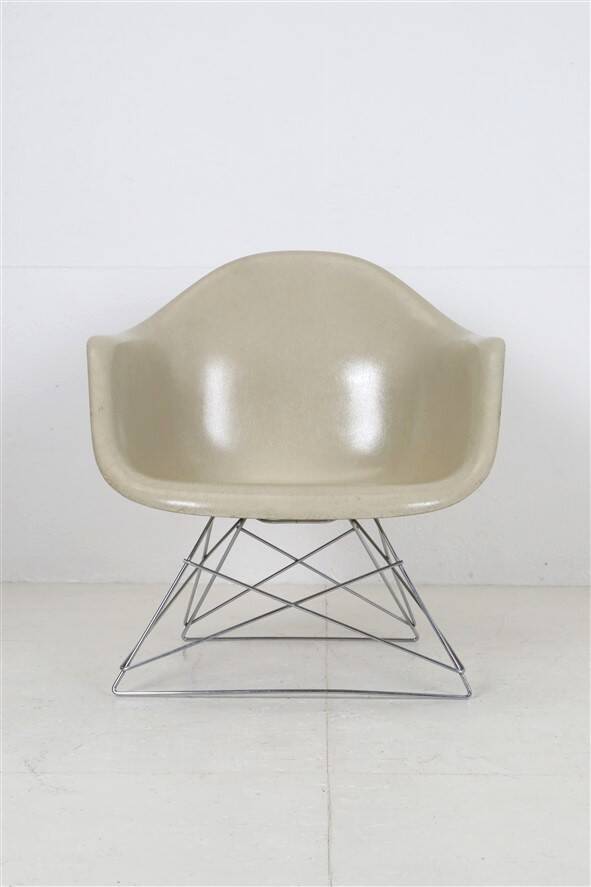 Rare Herman Miller / Charles & Ray Eames “LAR” fiberglass armchair on “Cat’s Cradle Base” / 1950s-1960s