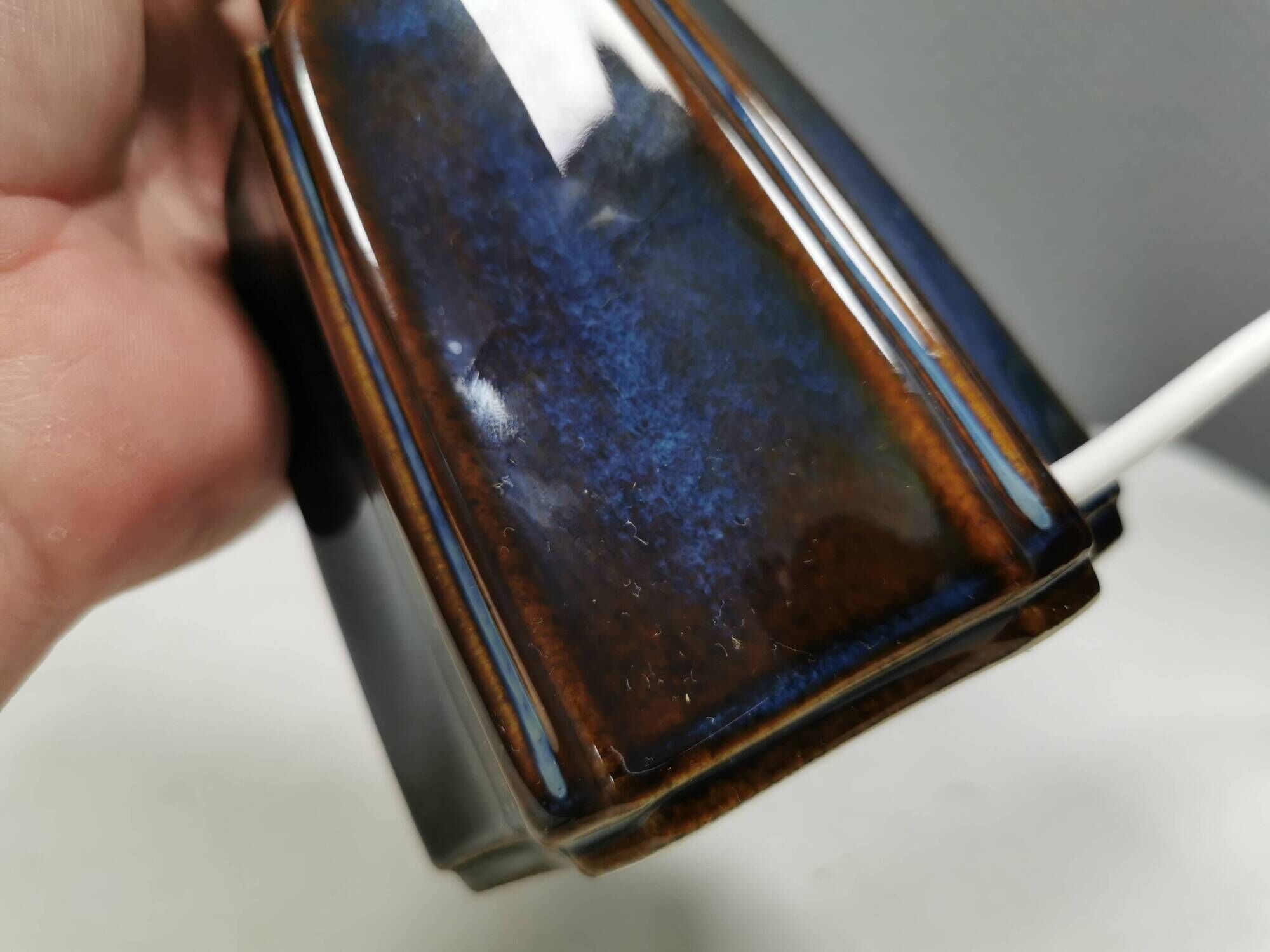 Petite et belle lampe de table en forme d'étoile de la marque danoise Søholm.
