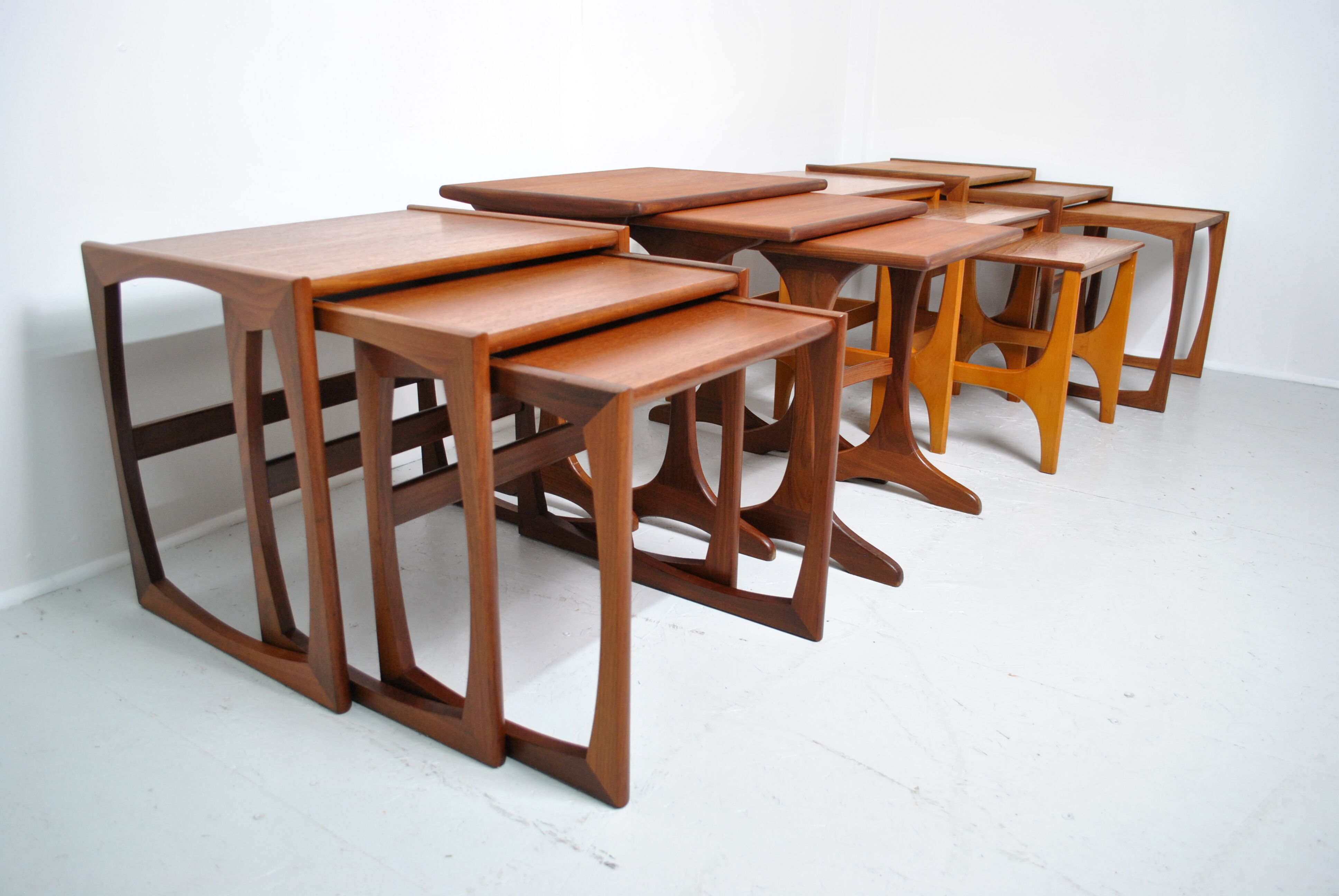 Table gigogne Gplan en teck 1970