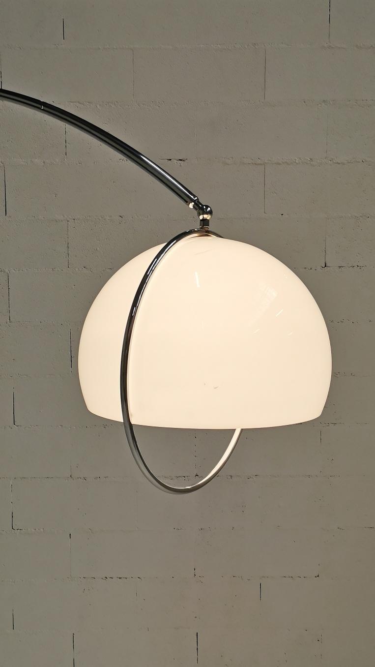 Lampadaire Arc de Harvey Guzzini 1970
