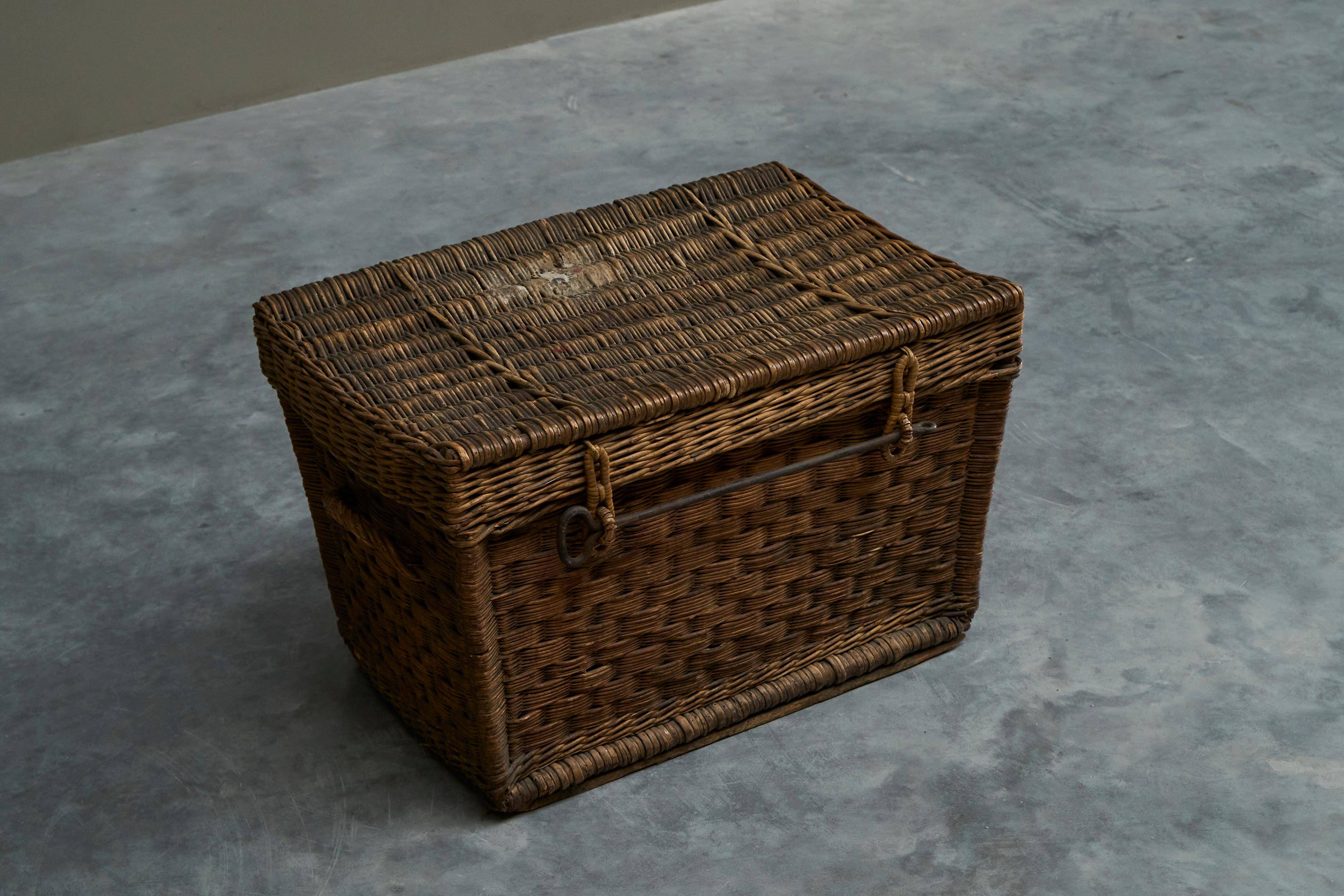 Commode en osier et fer forgé, XIXe siècle, style primitif