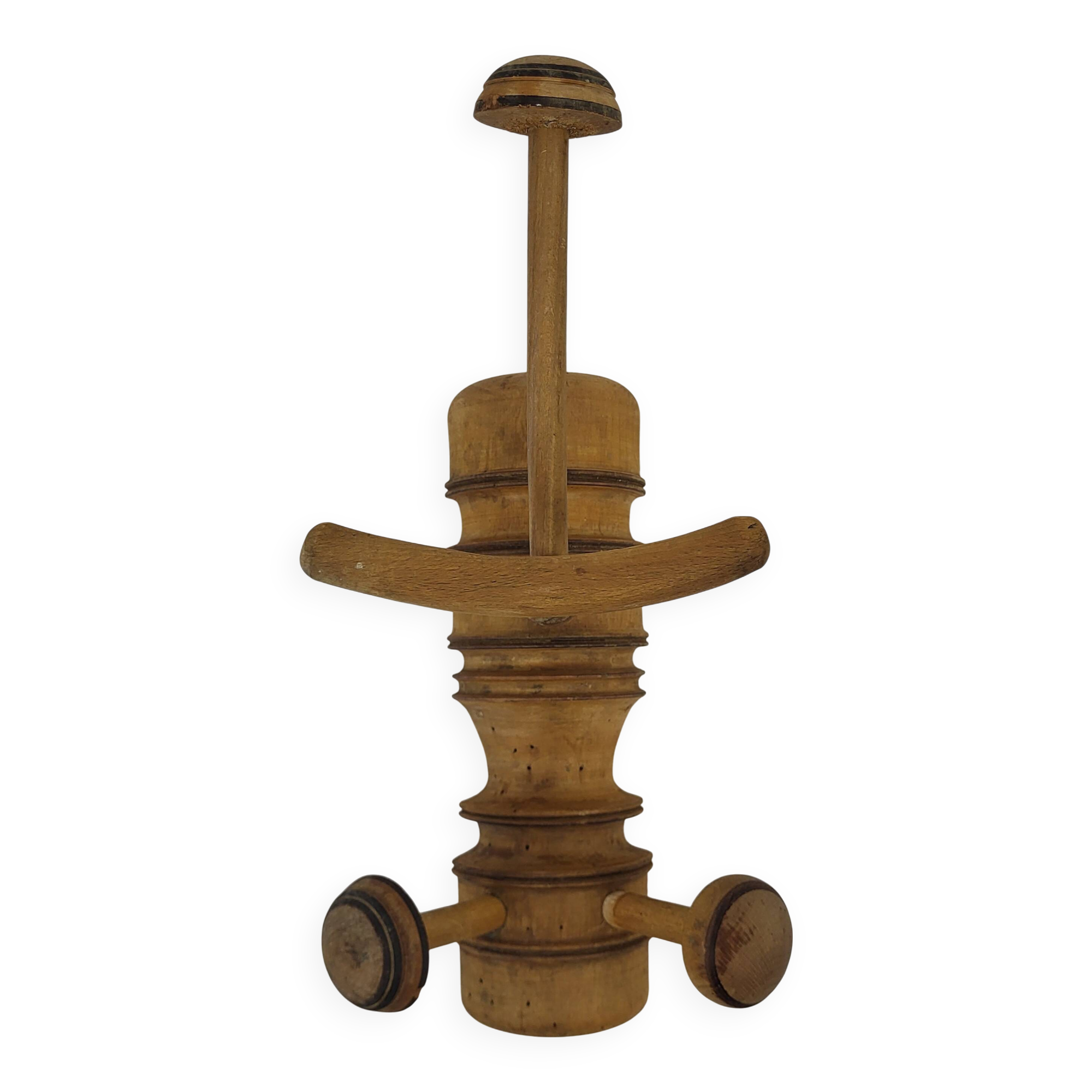 Wall-mounted coat rack