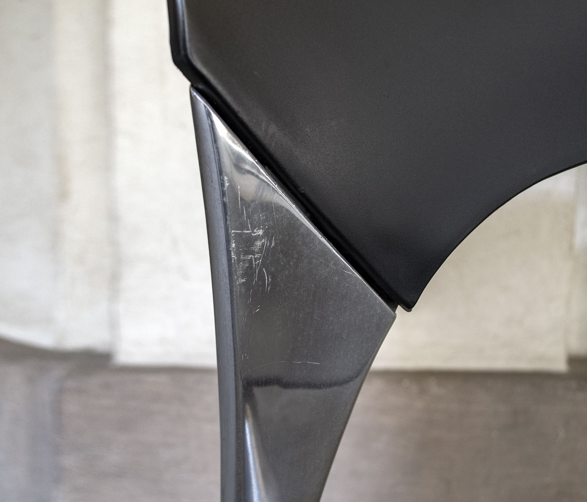 2 chaises empilablse Silla par Josep Llusca pour Driade Italia Année 1995