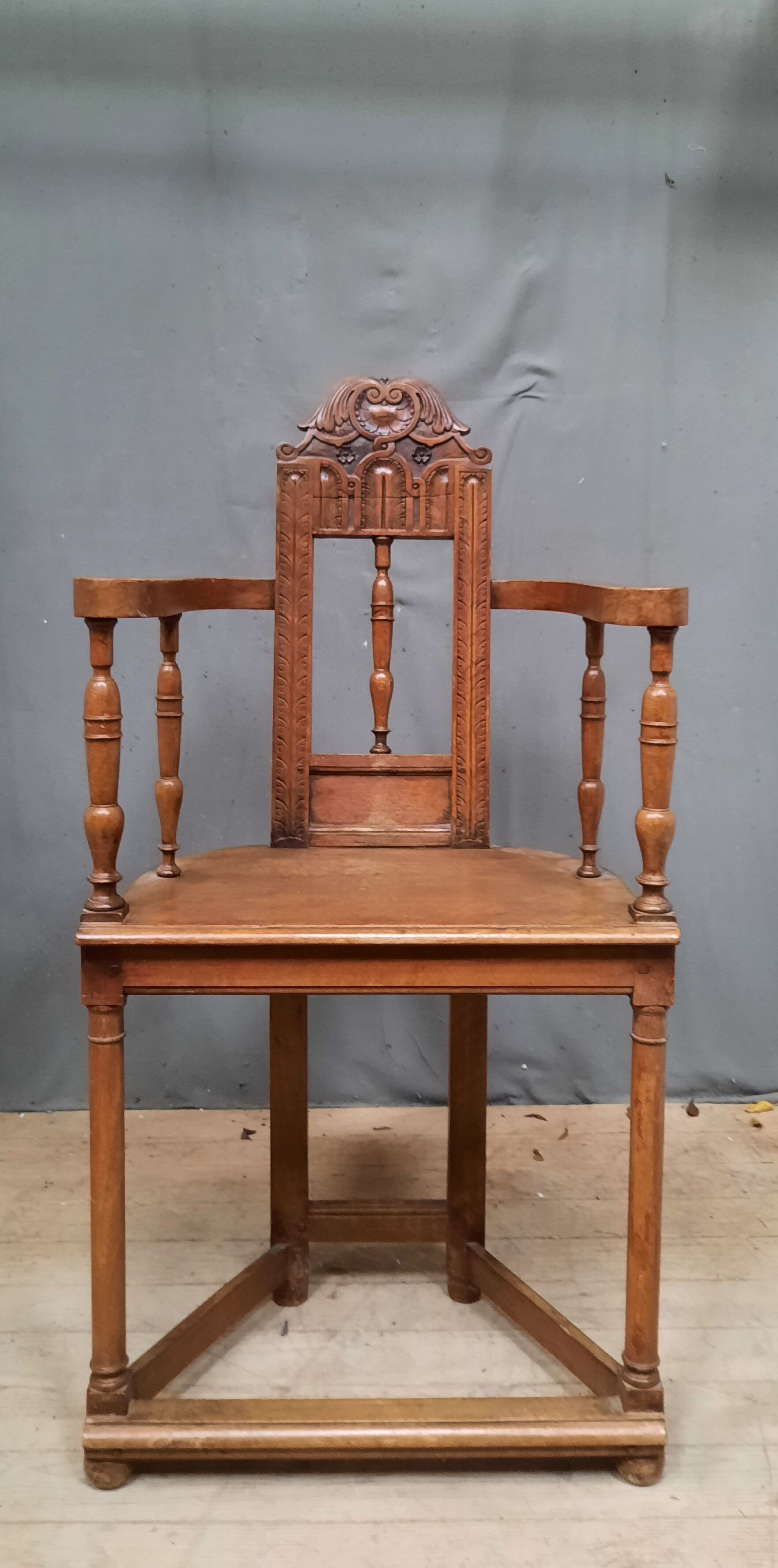 Fauteuil de type Moyen Âge