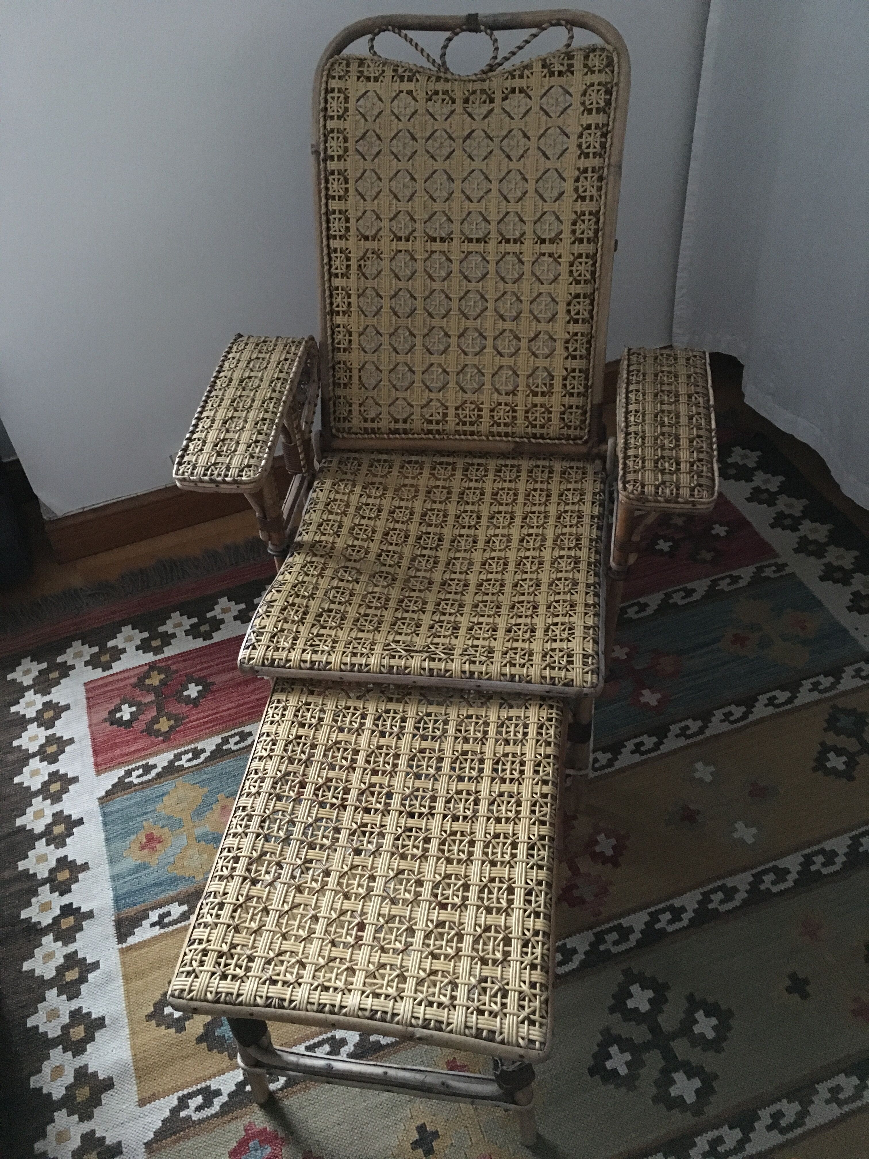 1920/1930 braided rattan Lounge Chair