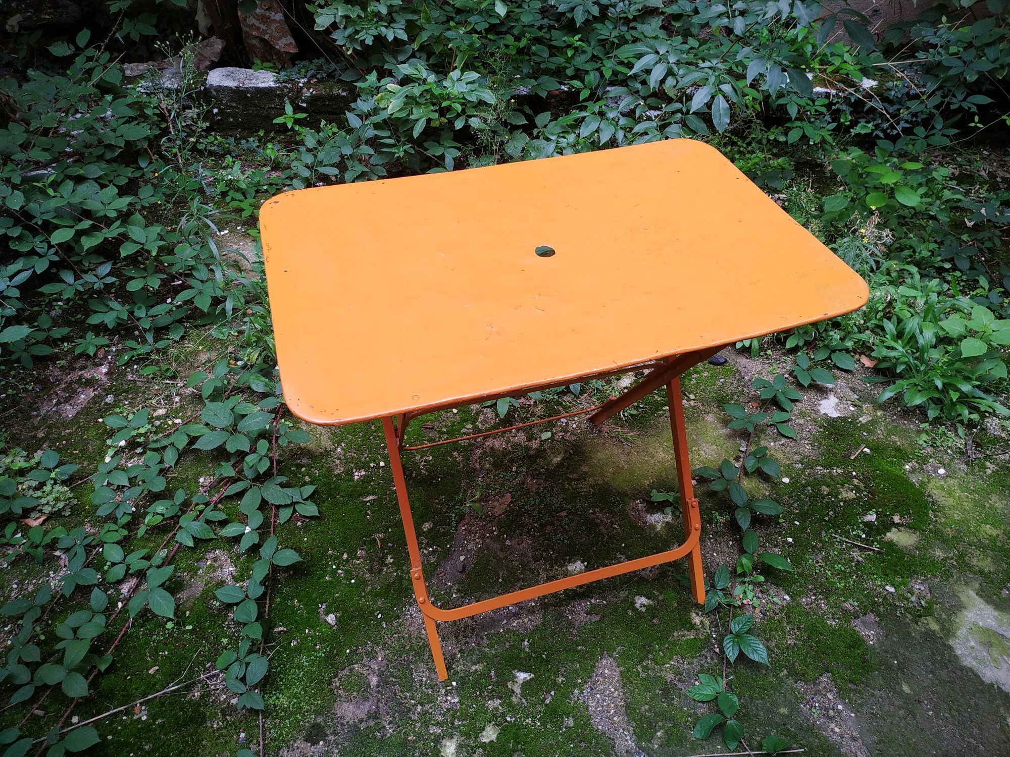 Metal folding garden table