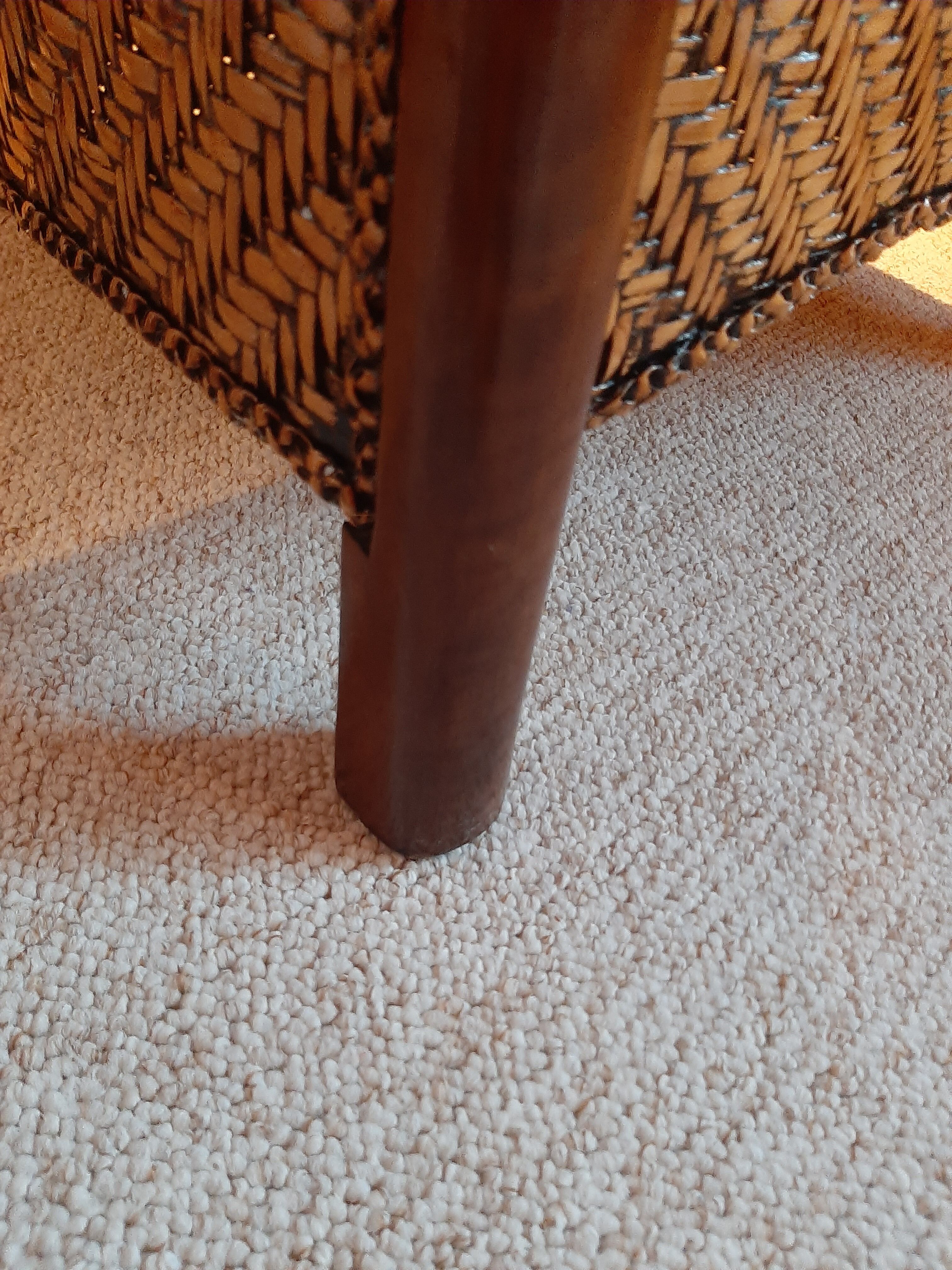 Fauteuil rotin tressé et bois exotique