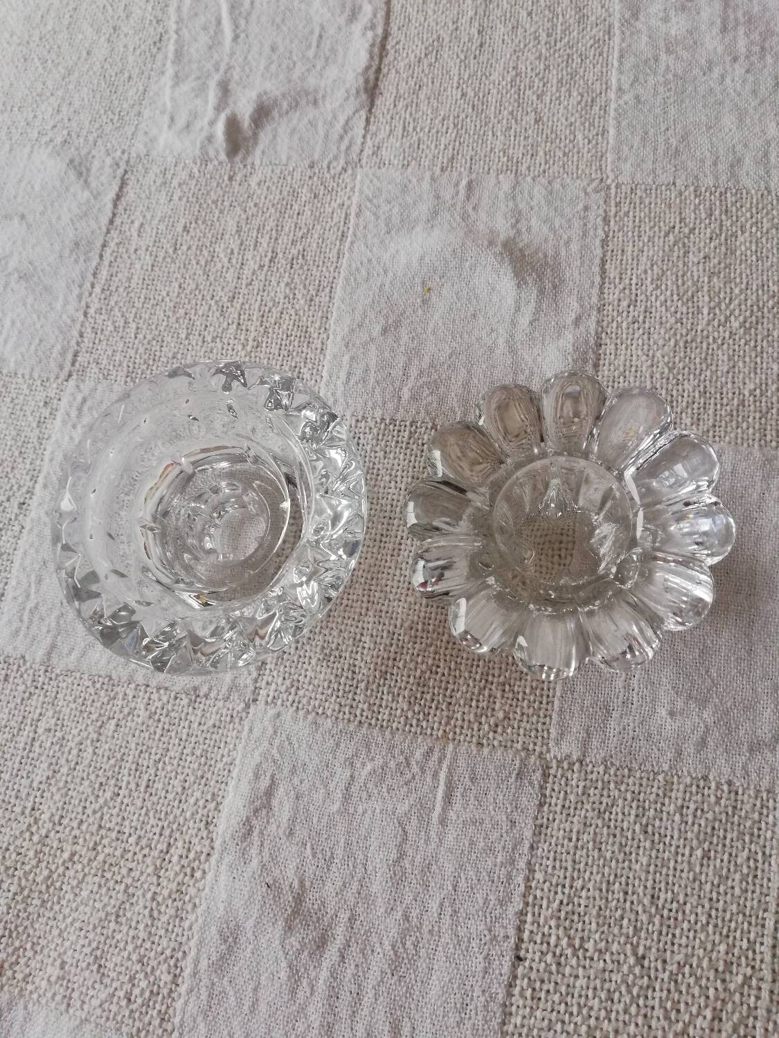 Lot de deux bougeoirs cristal formes différentes
