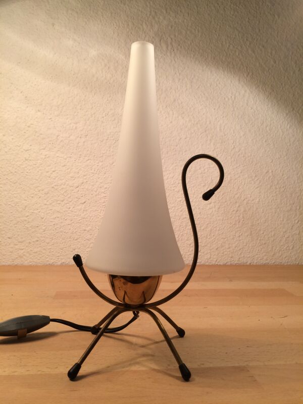 Lampe atypique laiton opaline années 50