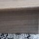 Table basse en travertin beige clair polie.