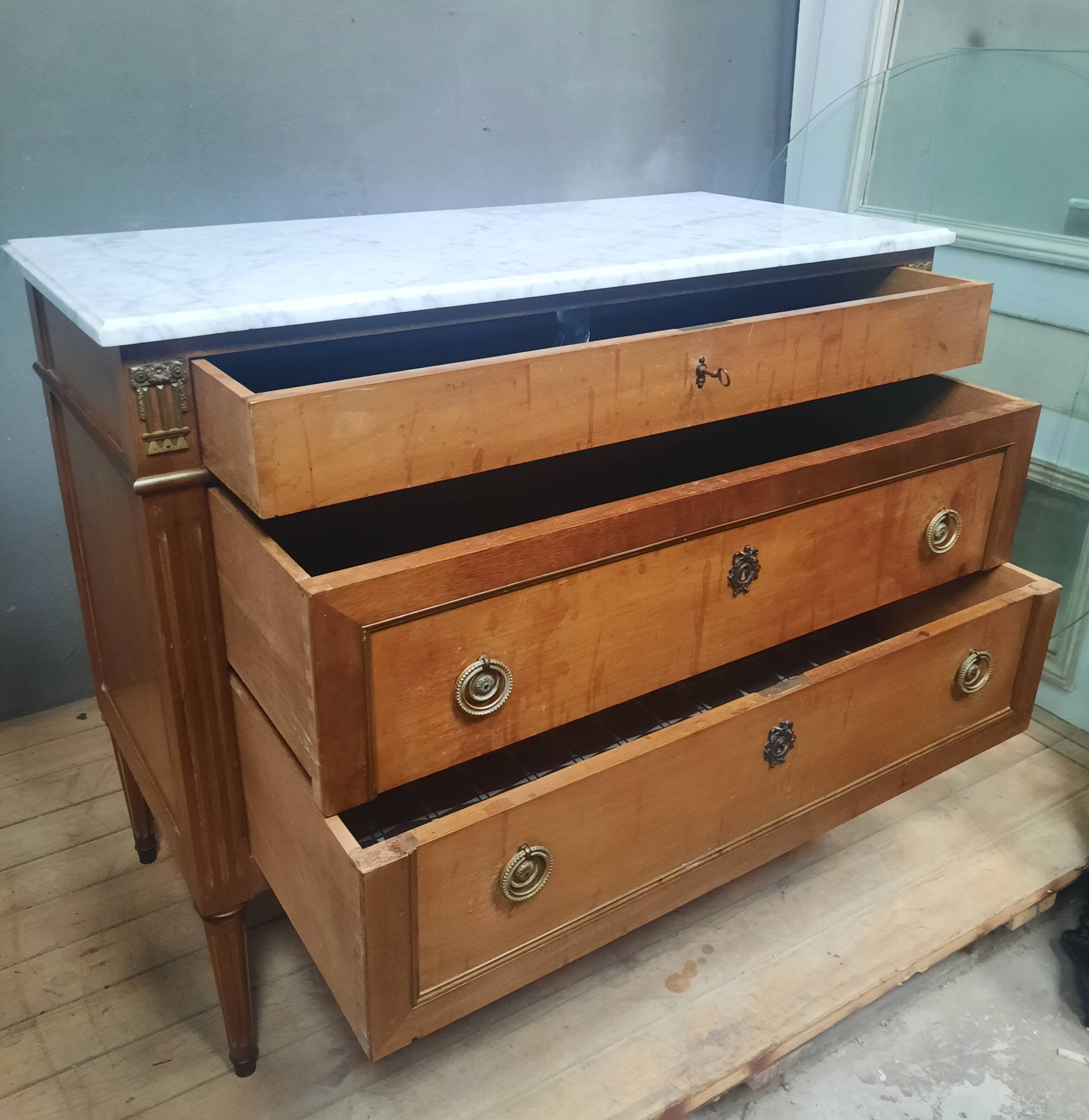 Louis XVI style chest of drawers with 2 drawers