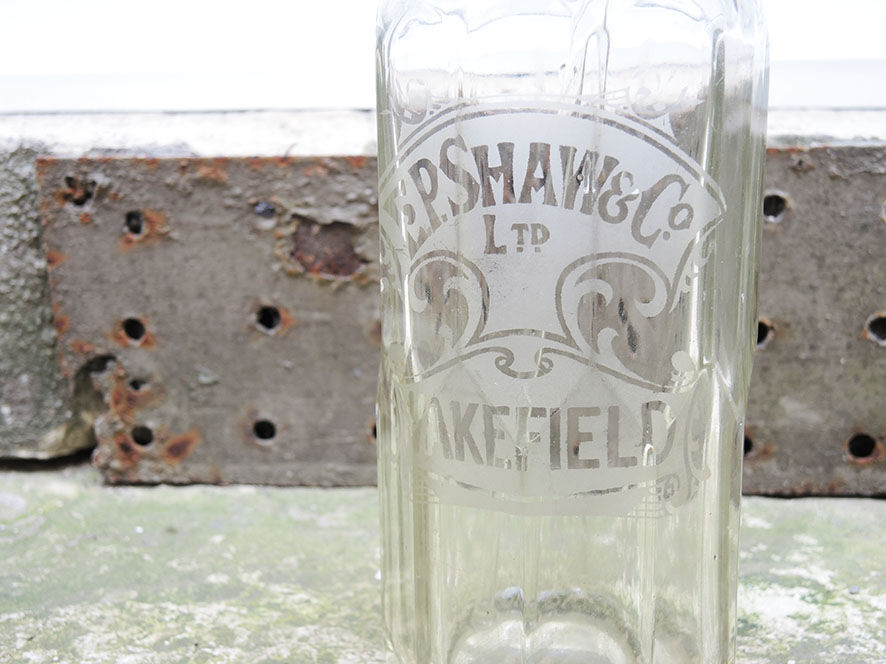 Old transparent glass siphon: EP. Shaw & Co Ltd – Wakefield