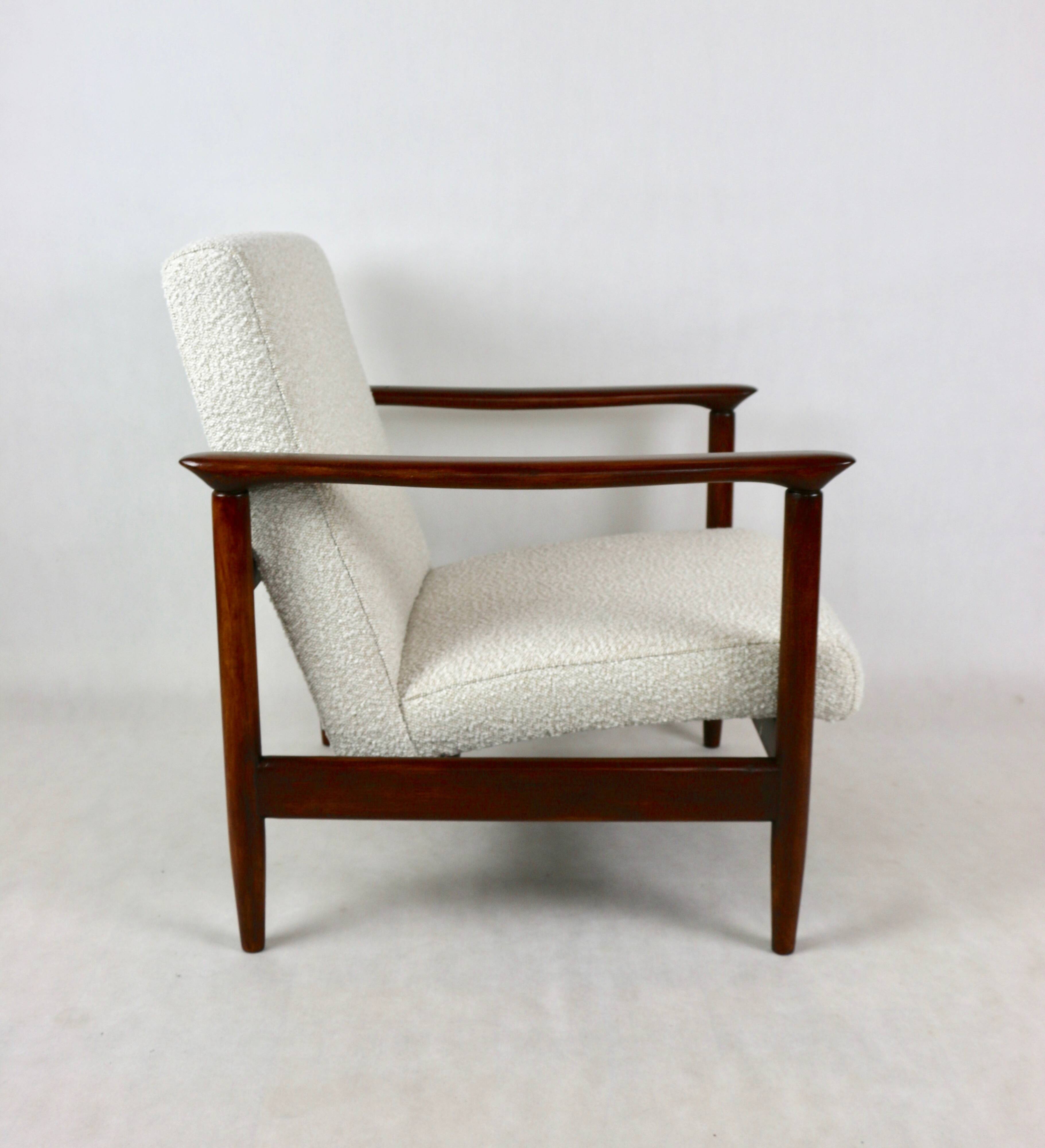 Fauteuil Boucle GFM-142 en ivoire blanc attribué à Edmund Homa, années 1970