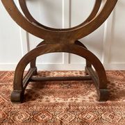 Fauteuil Dagobert en bois sculpté