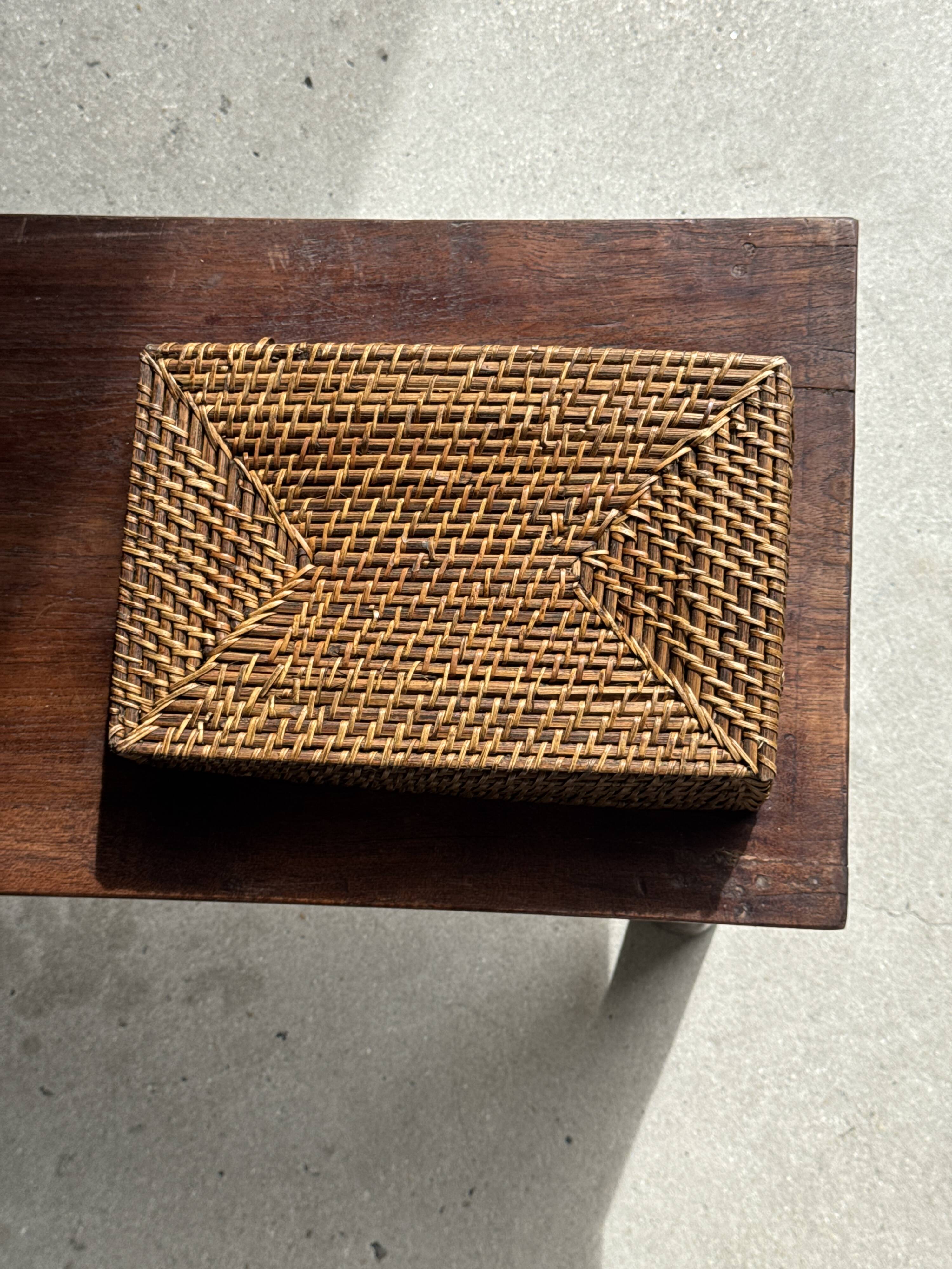 Rectangular woven wicker basket L32 W20 H8 cm