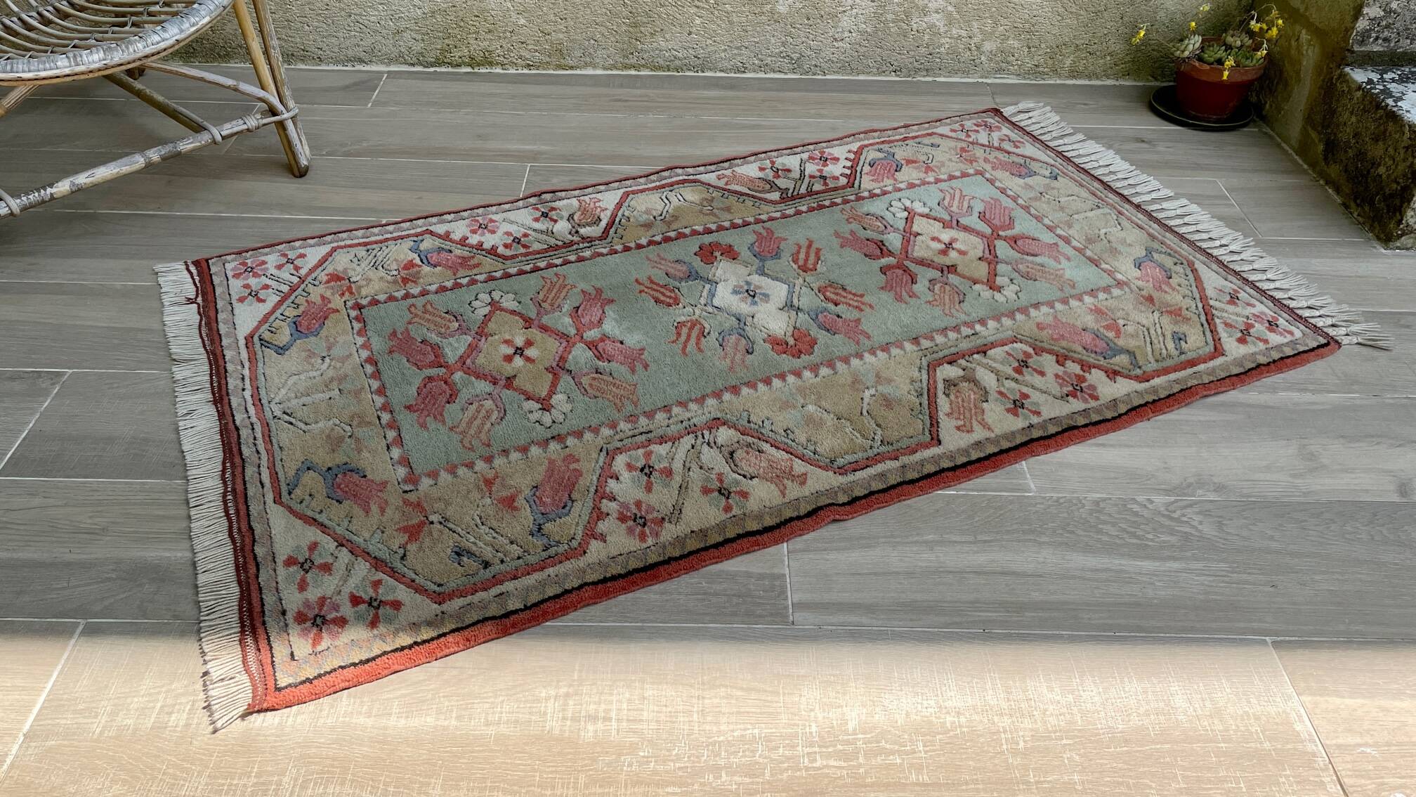 Vintage rug inspired by Art Deco.