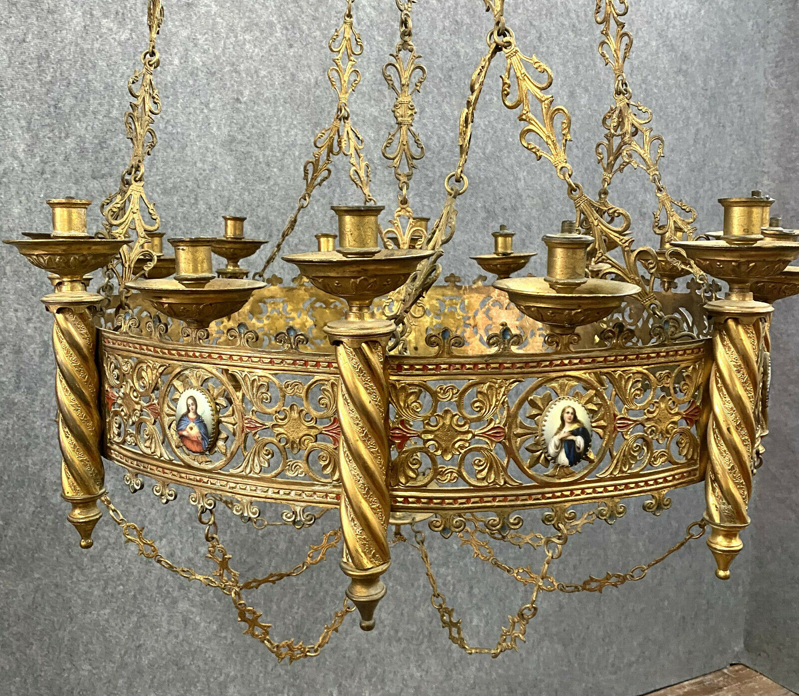 Gotique church chandelier in gilded bronze dating from the 19th century