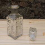 Carafe en verre ciselé