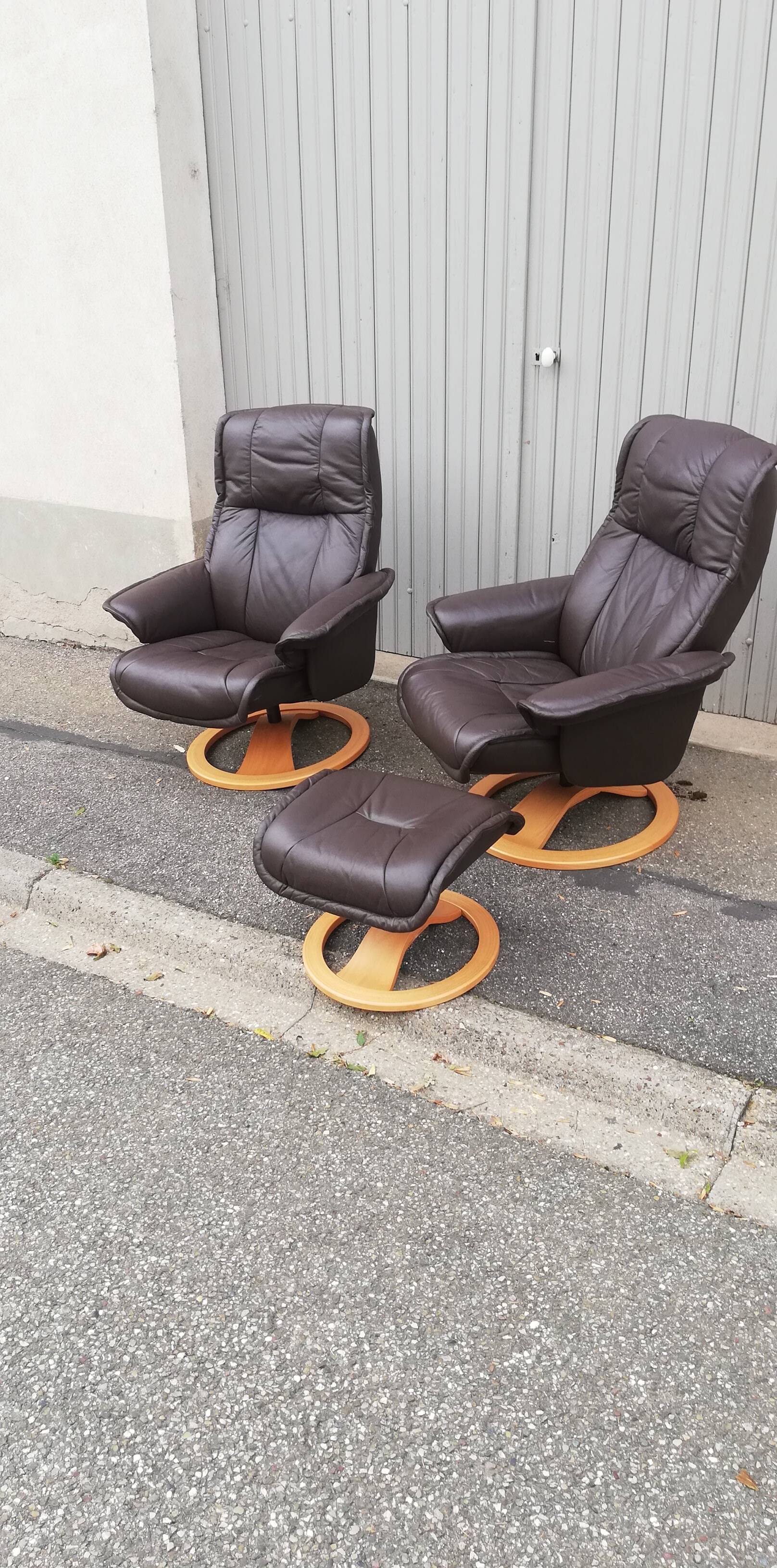 Pair of vintage armchairs with ottoman