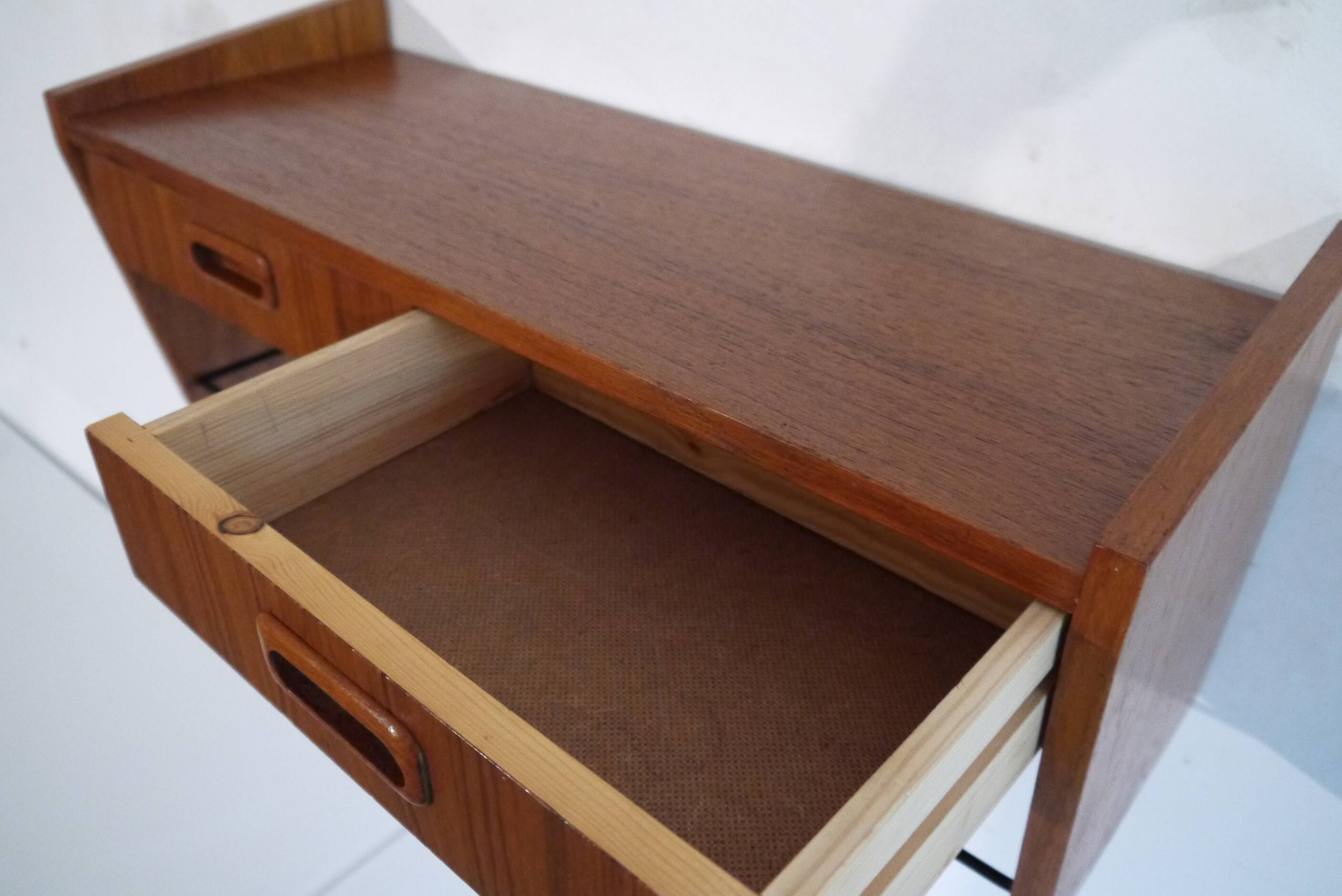 Etagère scandinave en teck 1960