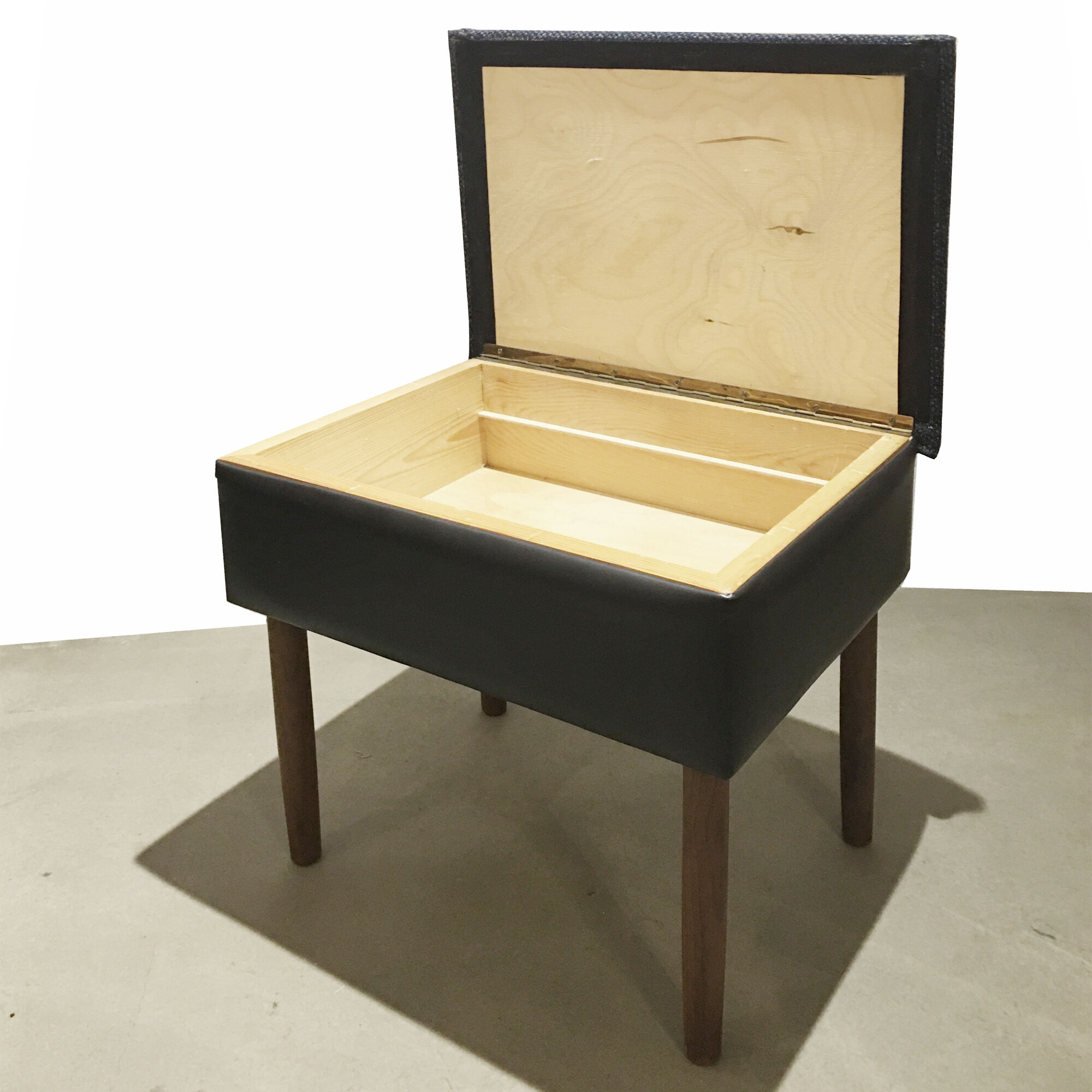 Chest stool, Danish 60