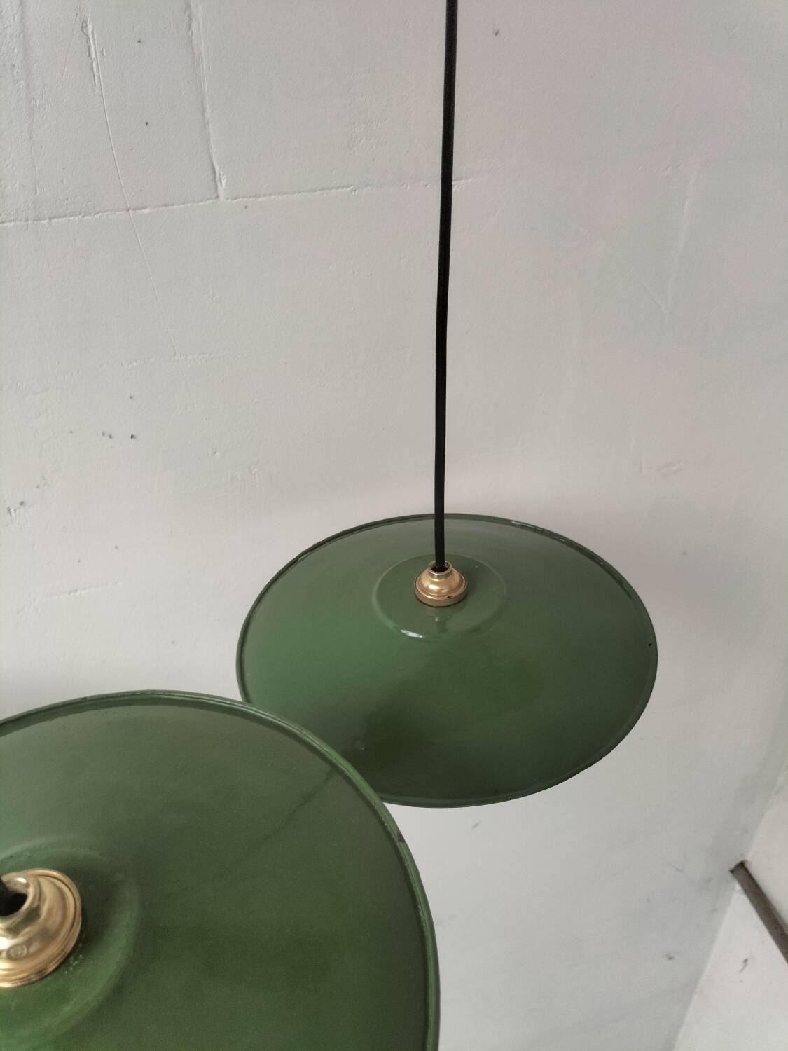 Enamelled sheet metal suspensions