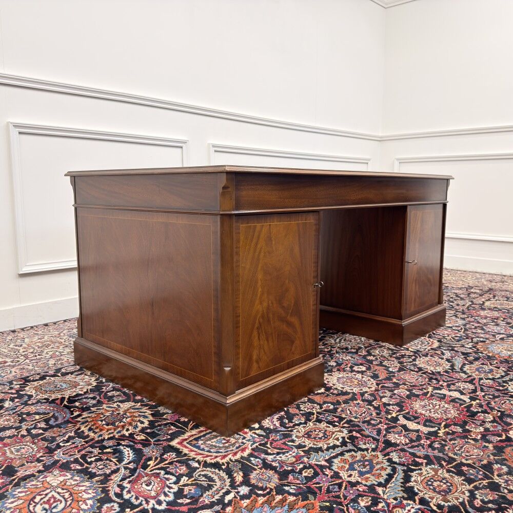 Classic English Heldense Desk