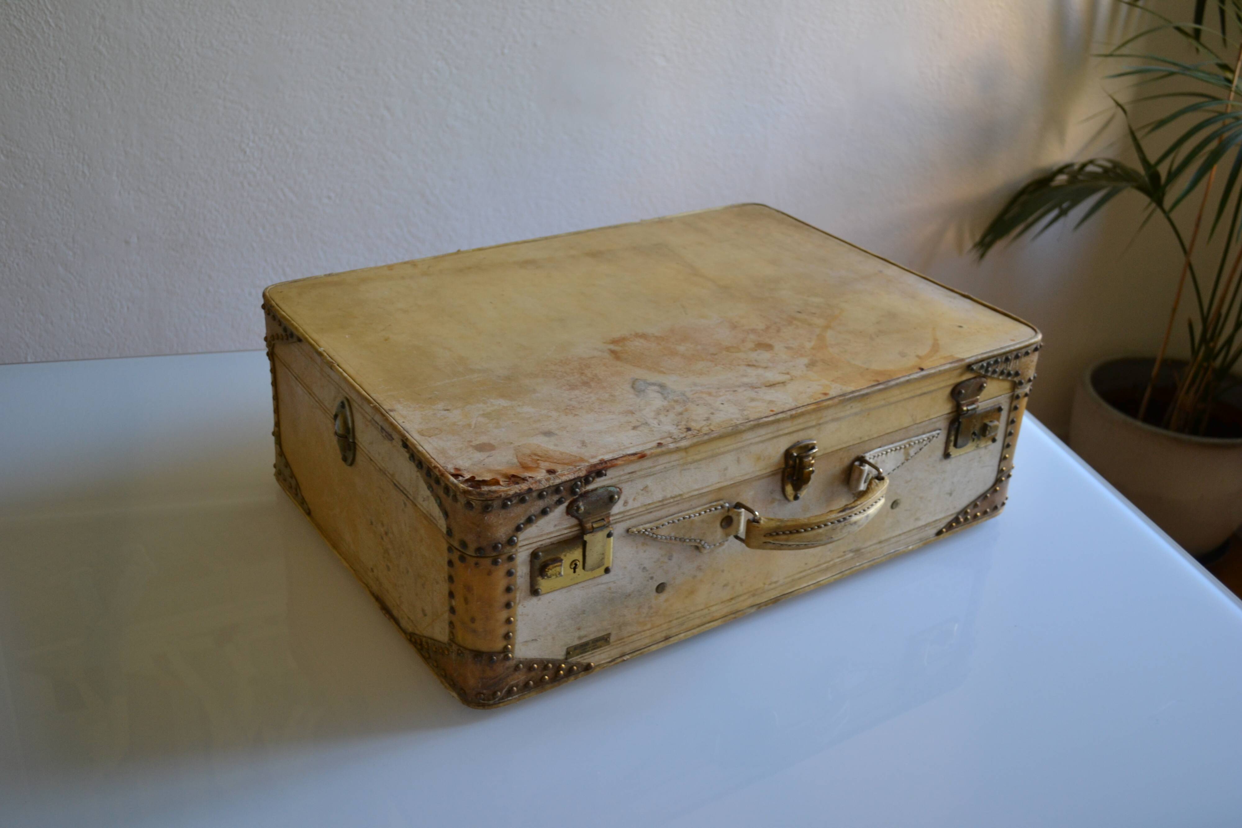 Vintage leather suitcase 1950 house Allemand-Arniaud in Marseille