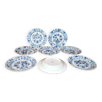 Lot de 8 assiettes à dessert en porcelaine de MEISSEN décor oignon bulbe bleu 20e s.