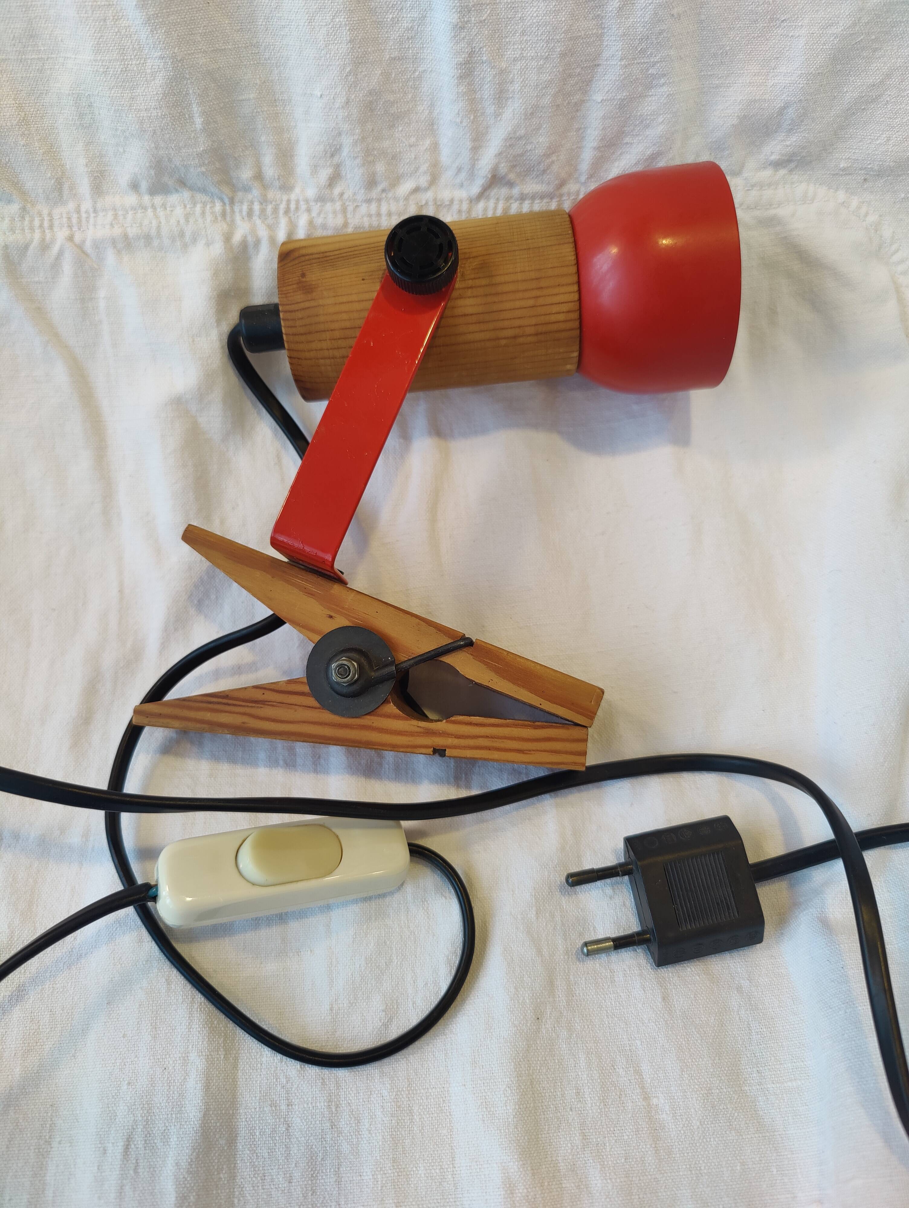 Vintage clip-on spot lamp in wood and red metal