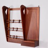 Coat rack Free-form wall-shaped cloakroom
