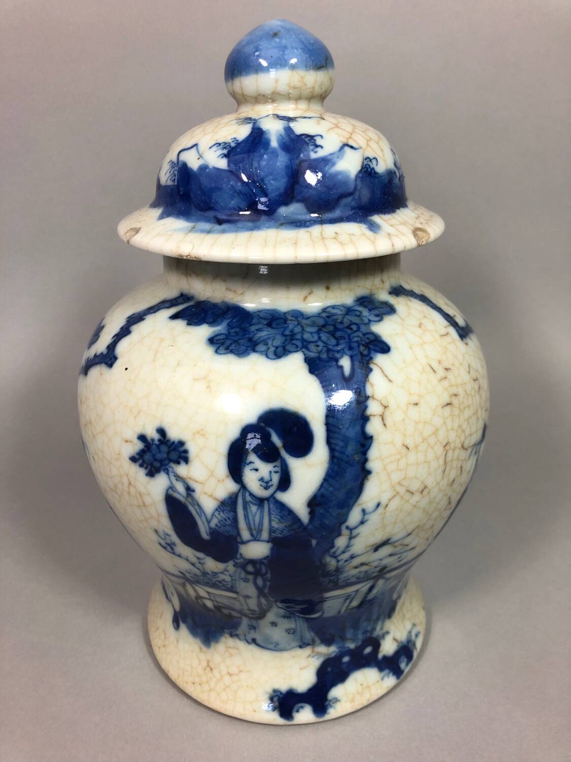 Chinese porcelain blue/white crackle jar 19th century? Court lady