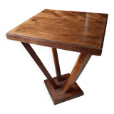 Pedestal table