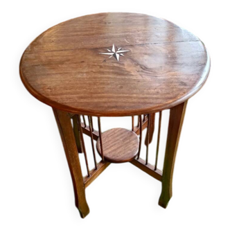 Marine pedestal table
