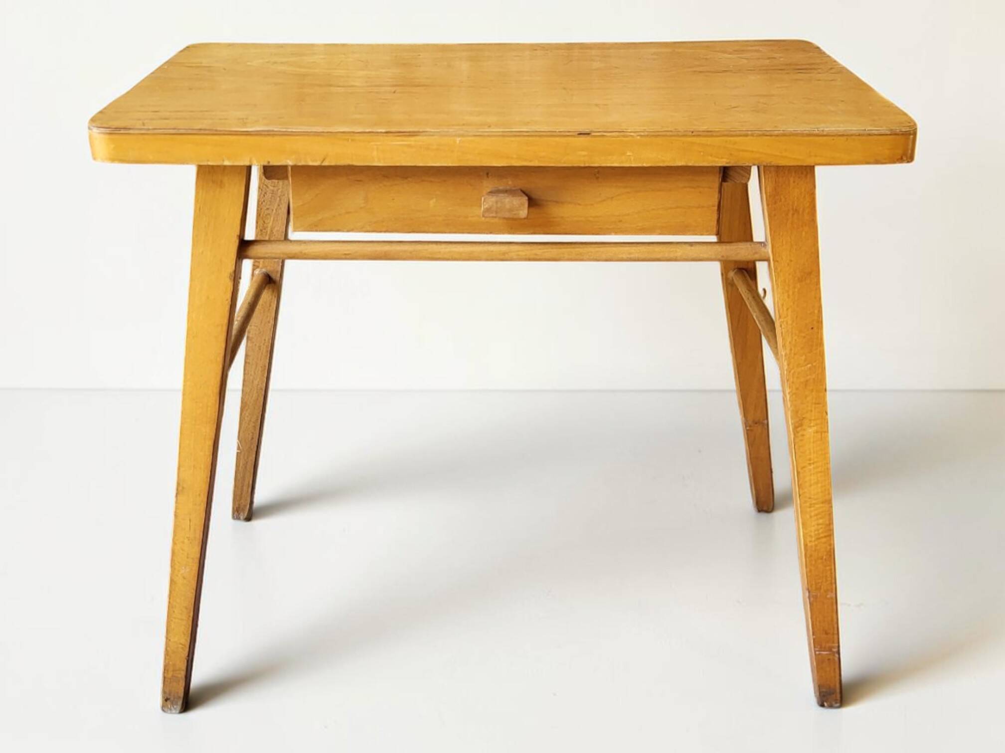 Baumann children's desk