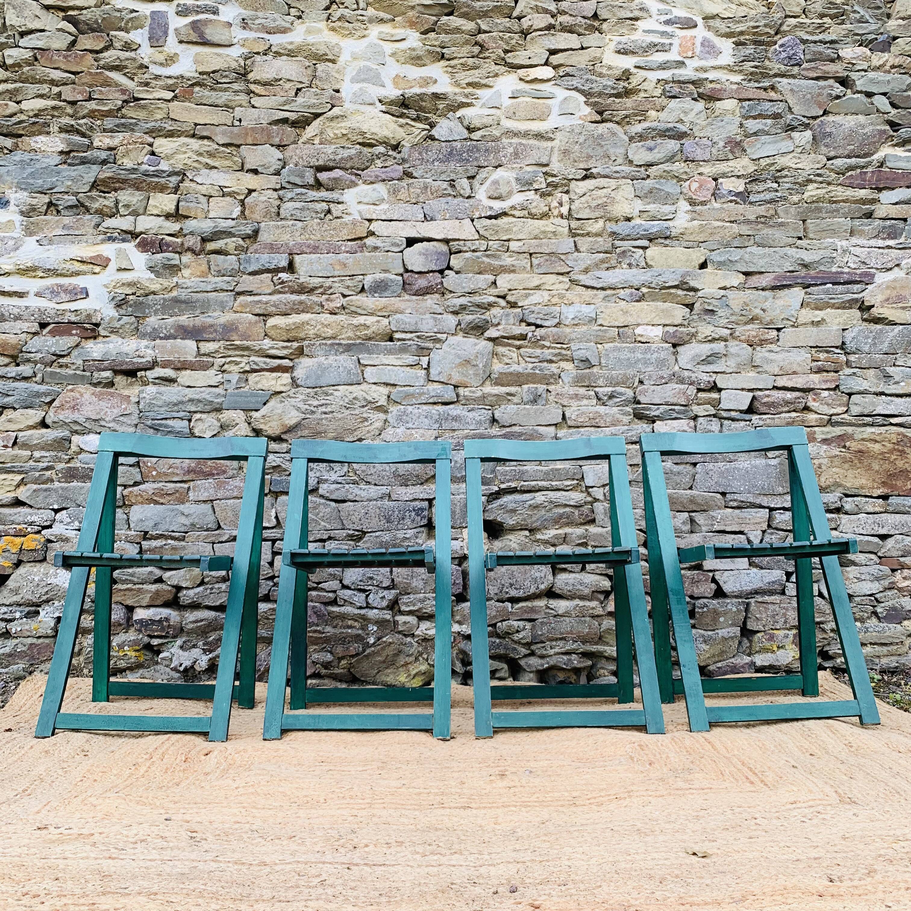 Set of 4 green folding chairs