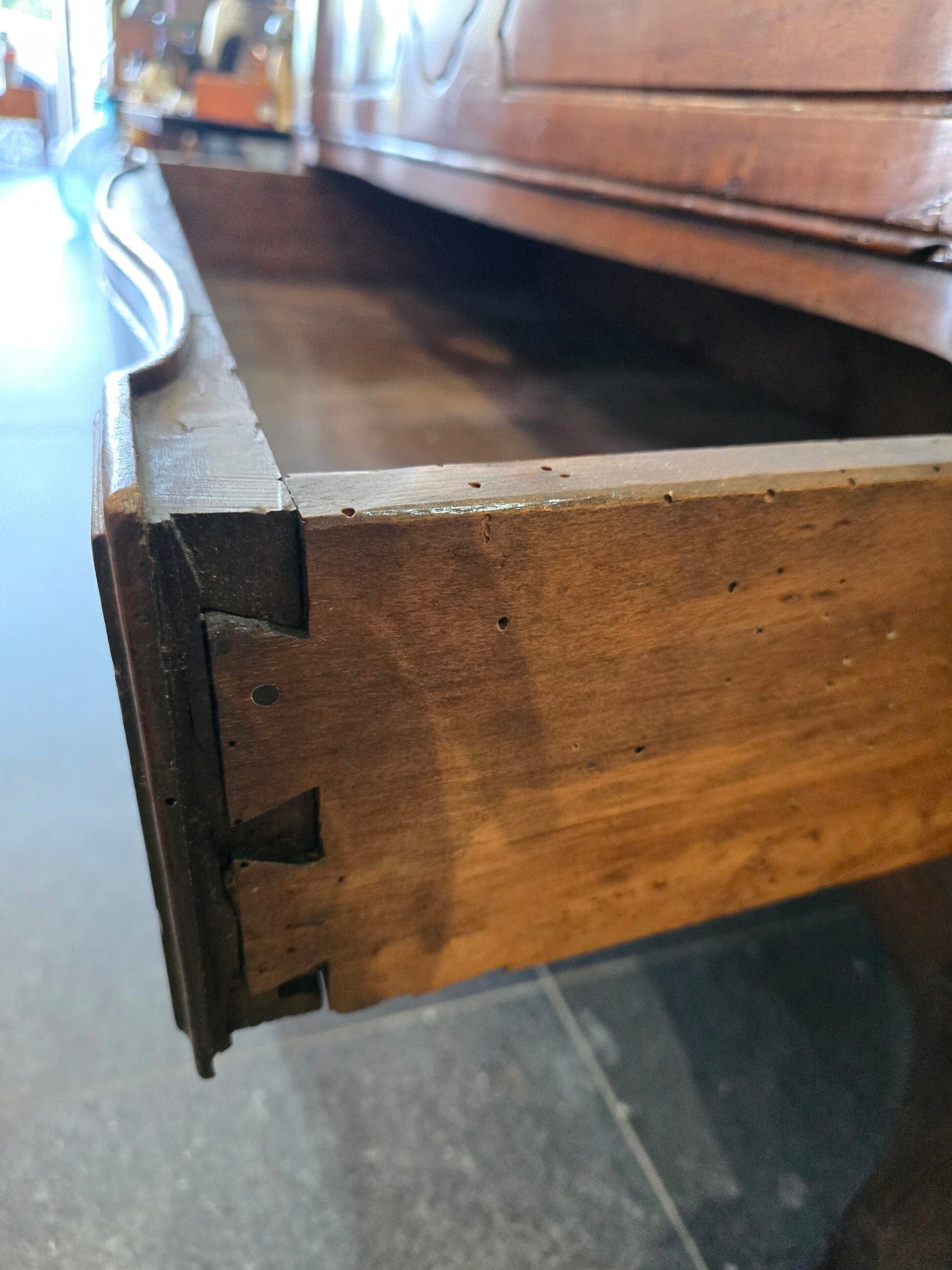 Regional walnut commode, Louis XV style – late 18th / early 19th century
