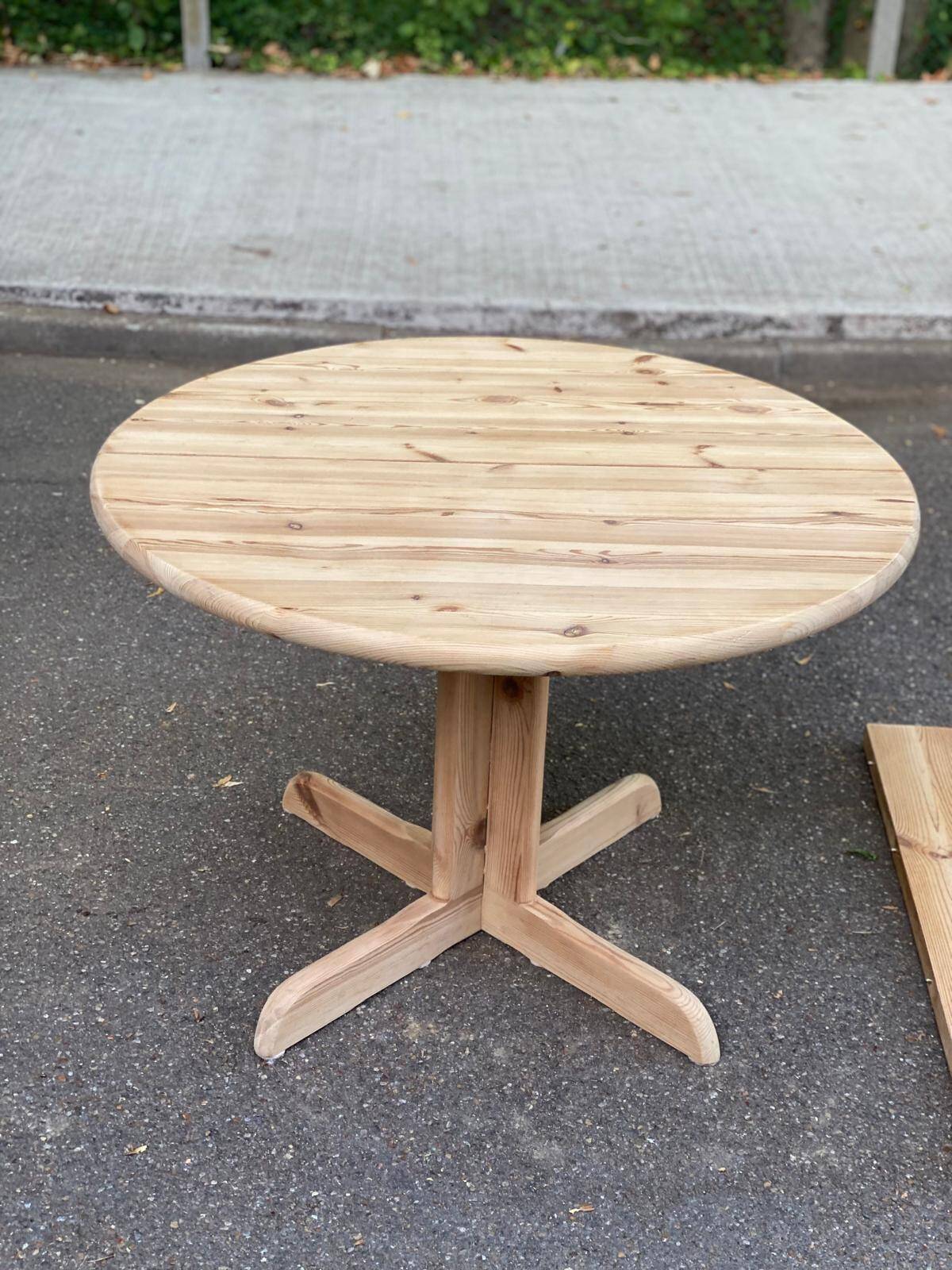 Table à manger ronde décapée extensible Rainer Daumiller Hirtshals Sawaerk