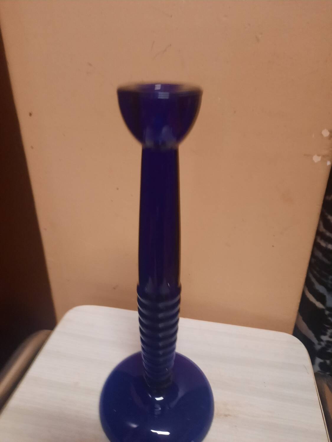 Bougeoir scandinave en verre bleu